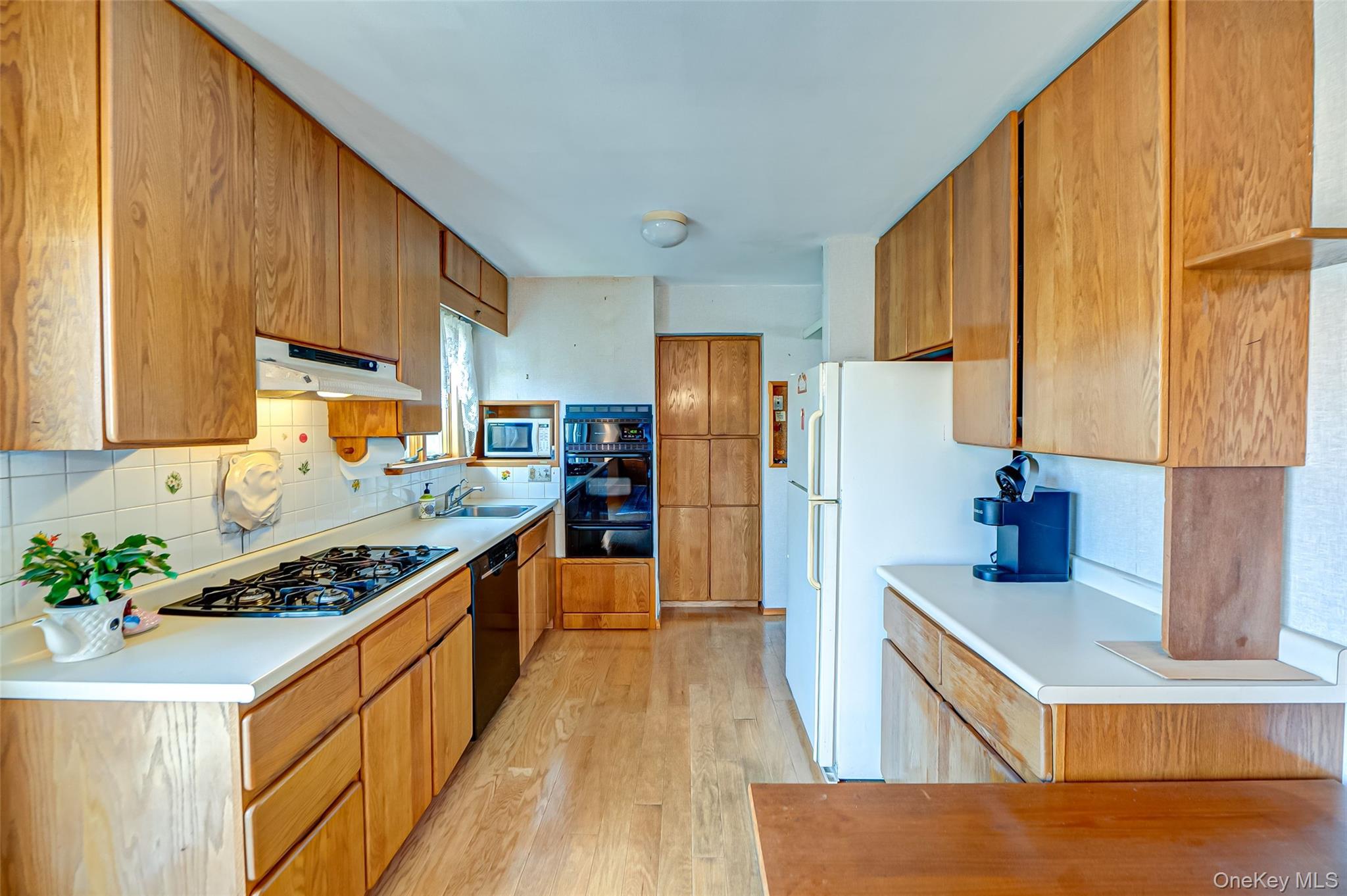 305 West 20th Street, Deer Park, NY 11729