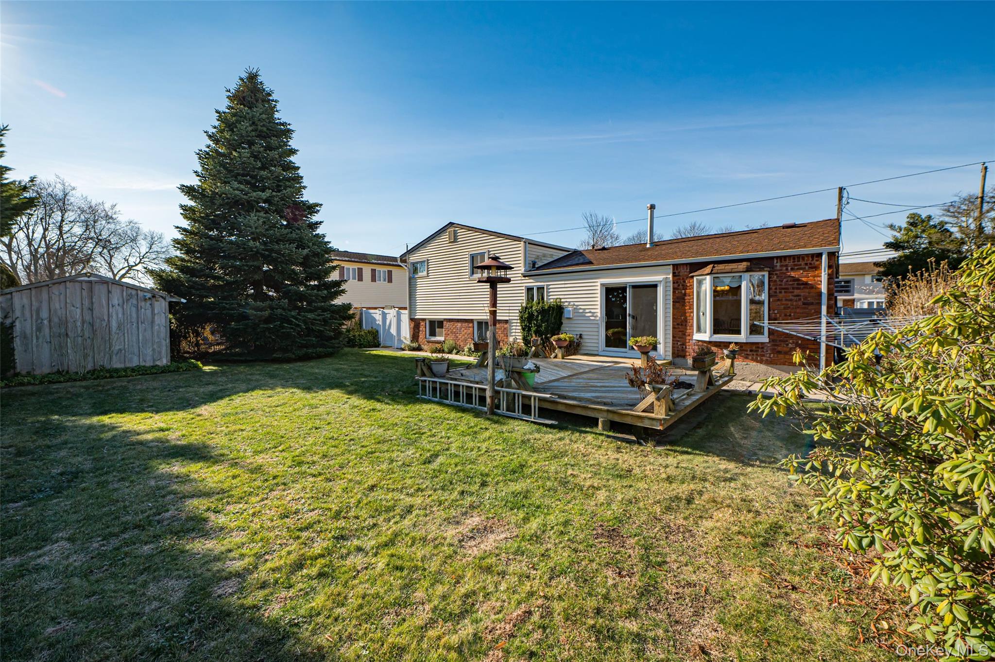 305 West 20th Street, Deer Park, NY 11729