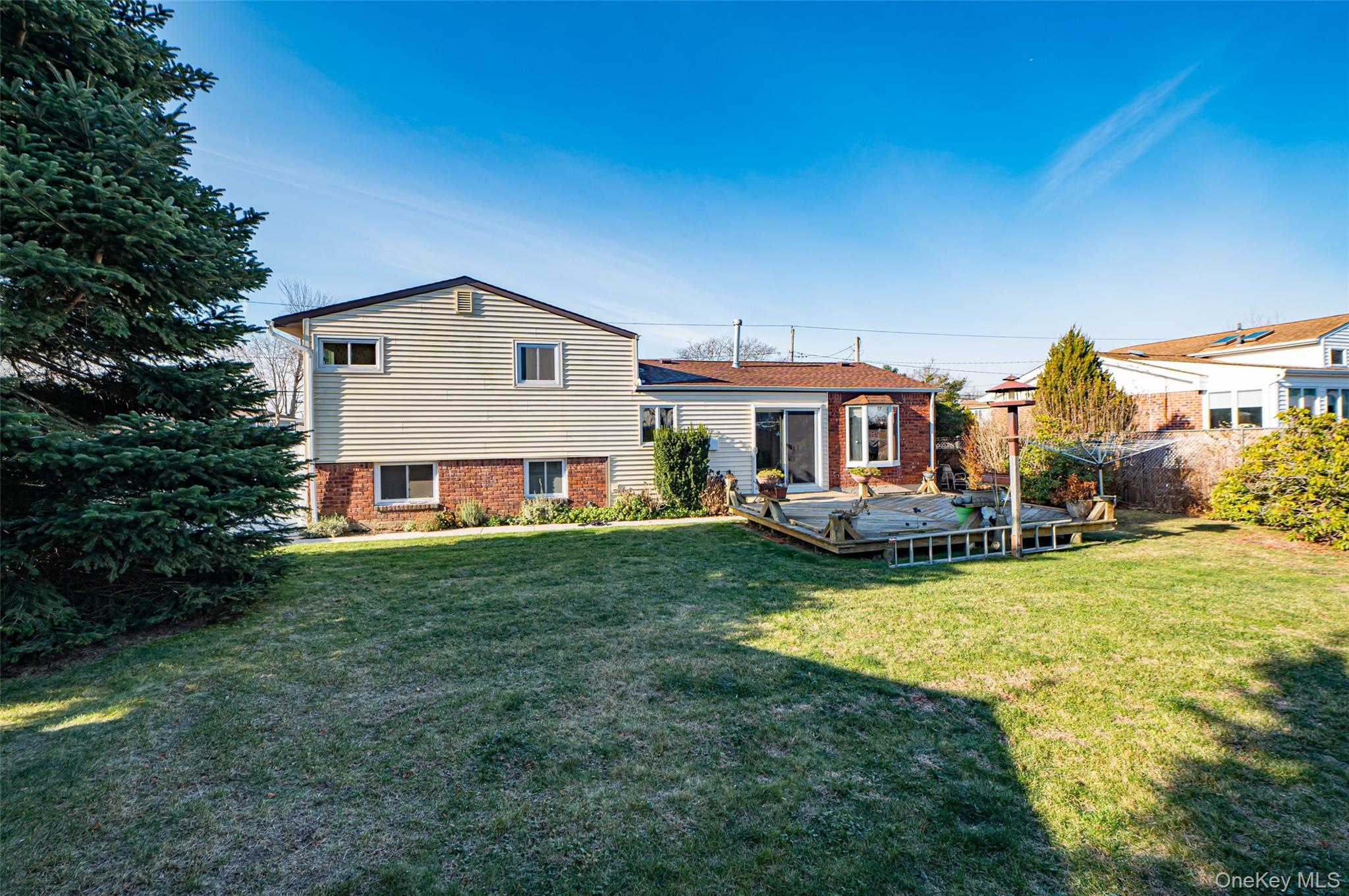 305 West 20th Street, Deer Park, NY 11729