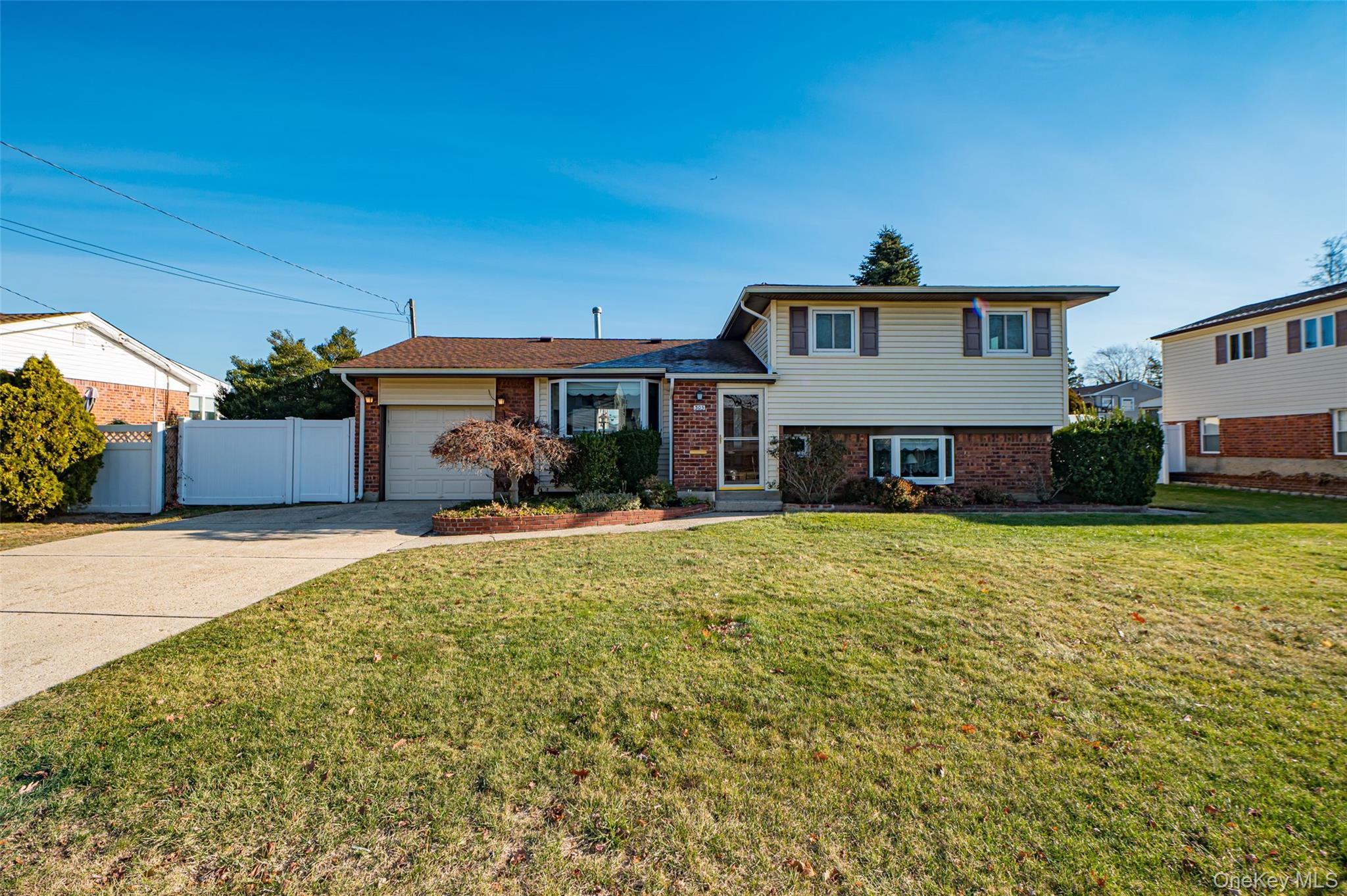 305 West 20th Street, Deer Park, NY 11729