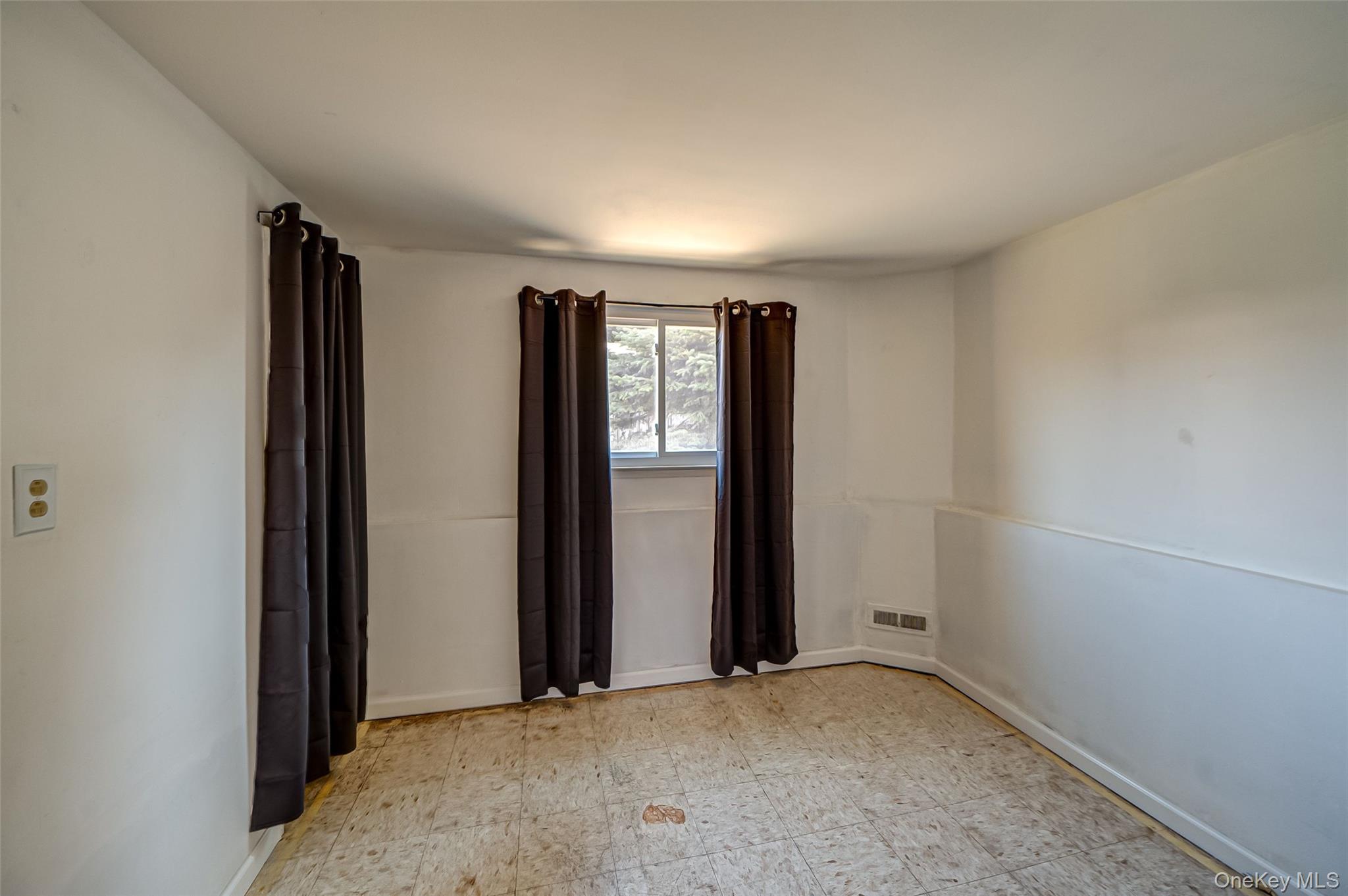 305 West 20th Street, Deer Park, NY 11729