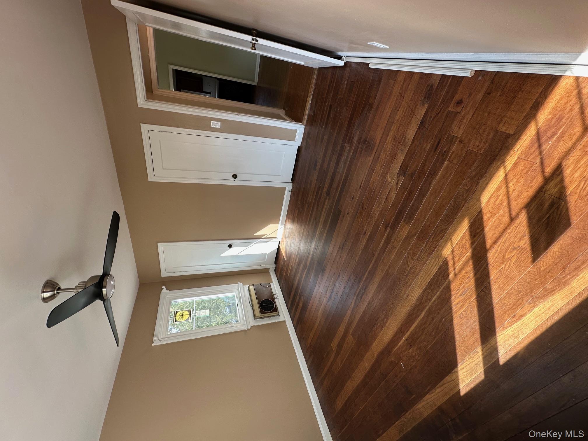 33 Farnum Street, Lynbrook, NY 11563