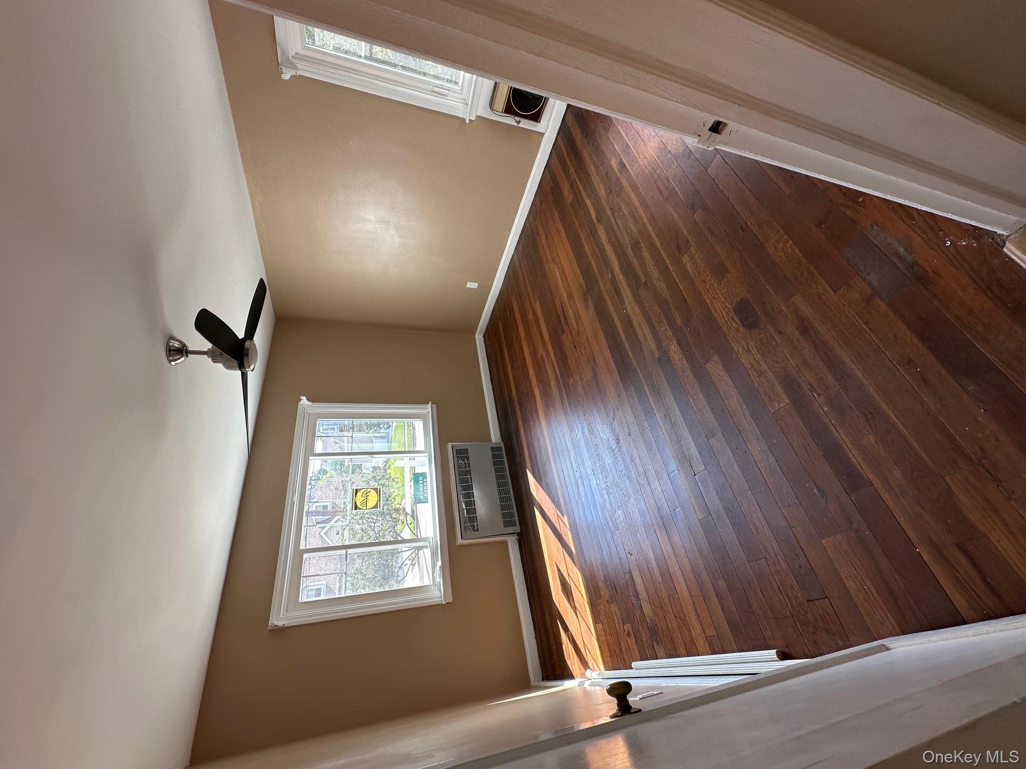 33 Farnum Street, Lynbrook, NY 11563