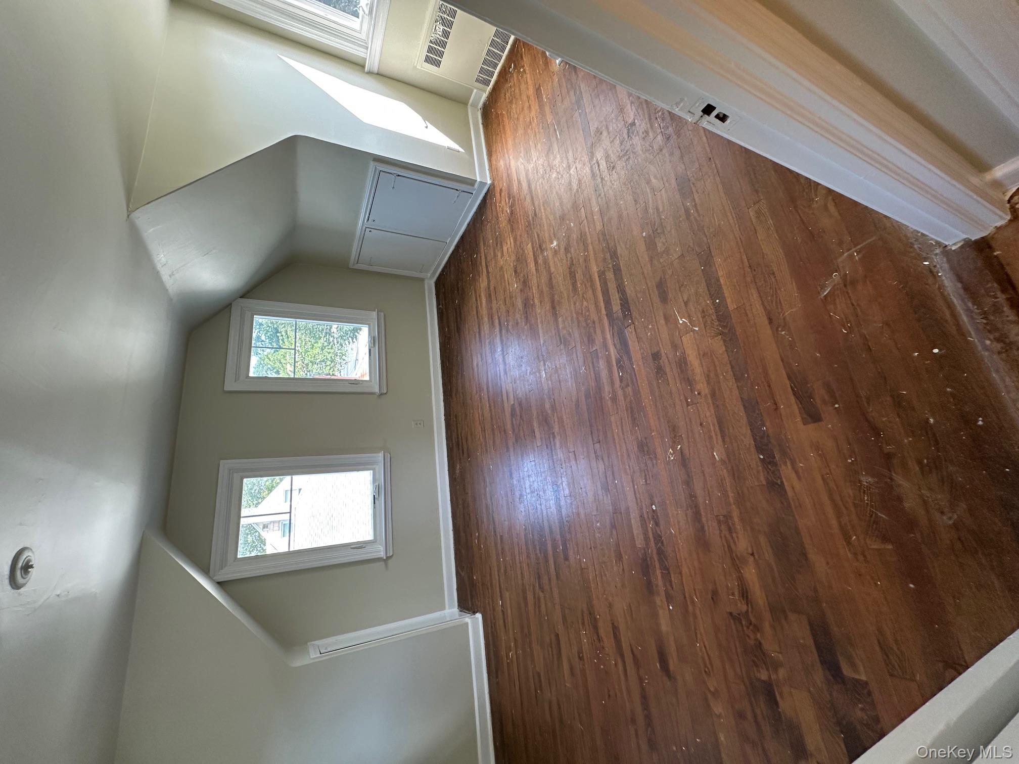 33 Farnum Street, Lynbrook, NY 11563