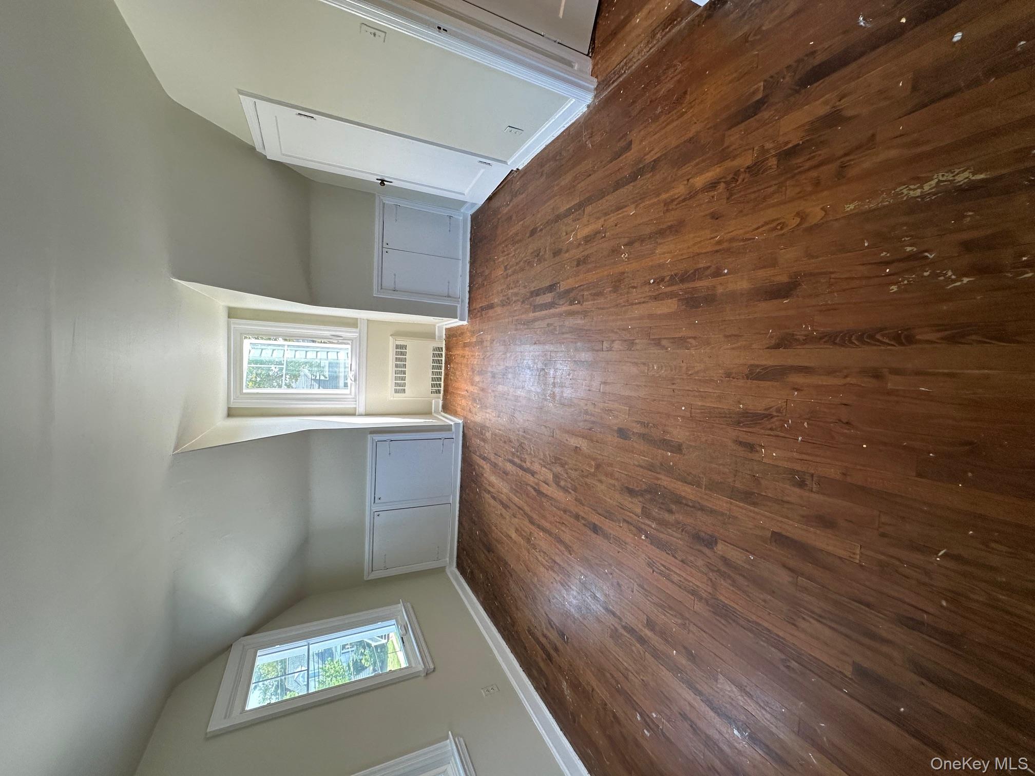 33 Farnum Street, Lynbrook, NY 11563