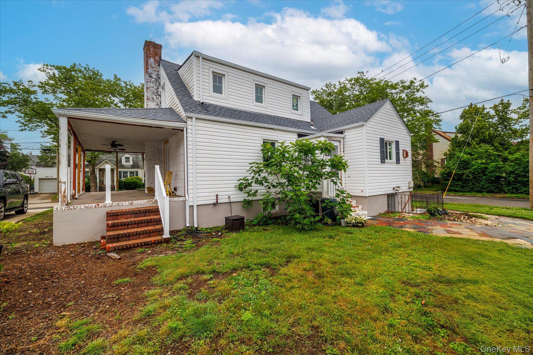 33 Farnum Street, Lynbrook, NY 11563