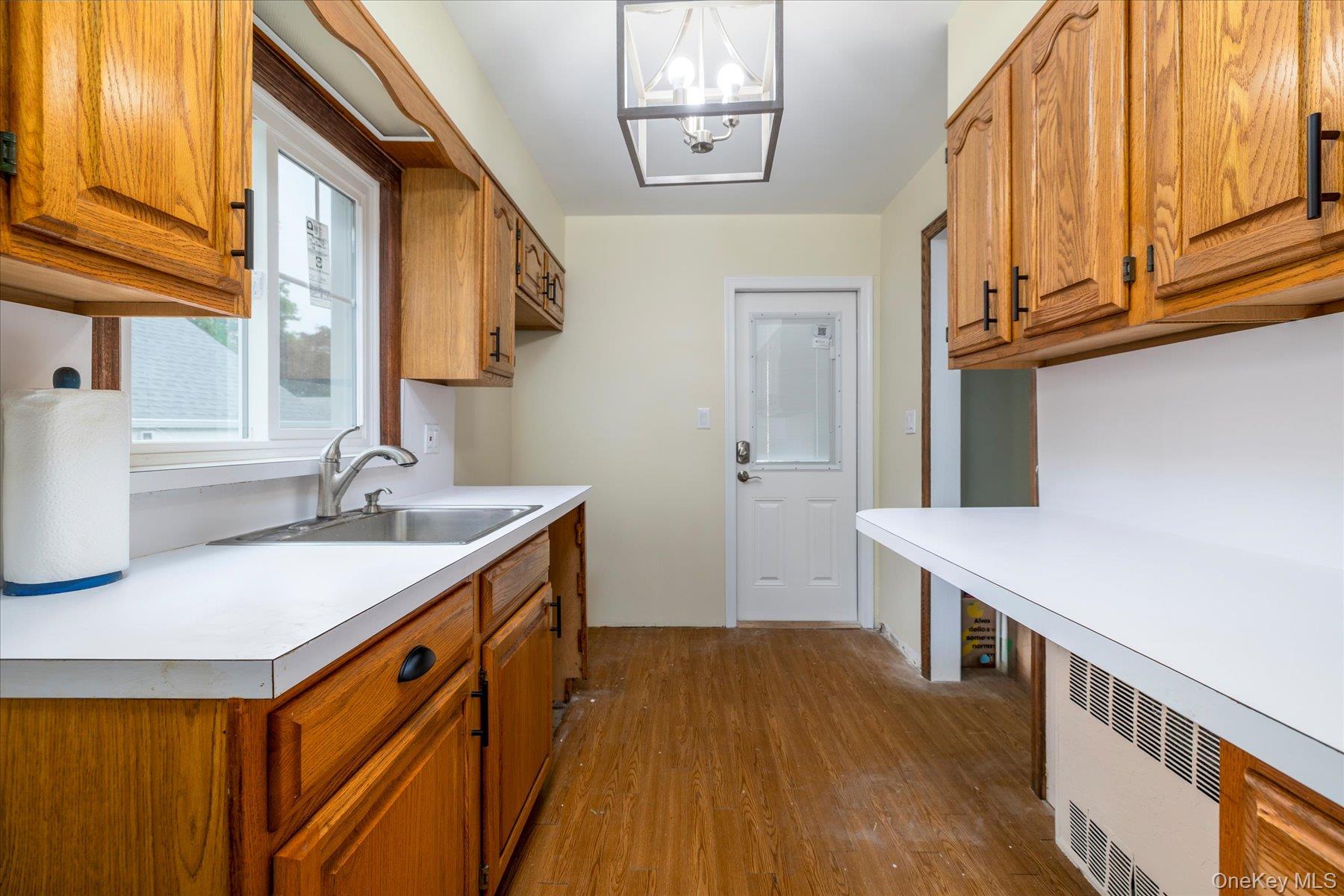 33 Farnum Street, Lynbrook, NY 11563