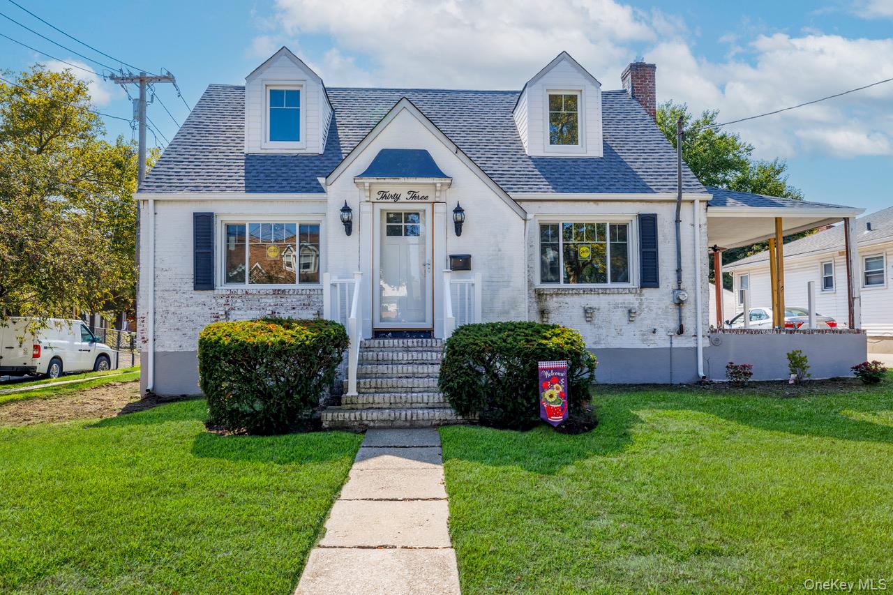 33 Farnum Street, Lynbrook, NY 11563