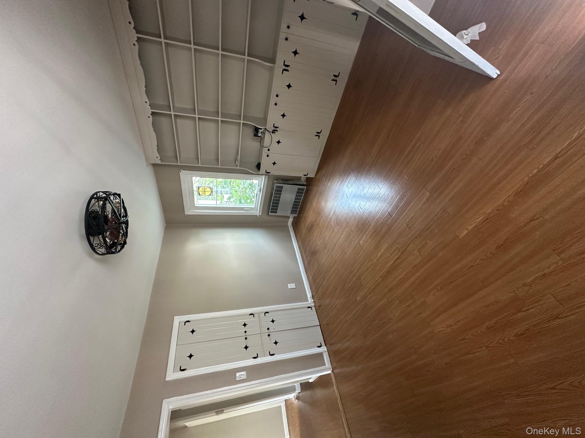 33 Farnum Street, Lynbrook, NY 11563