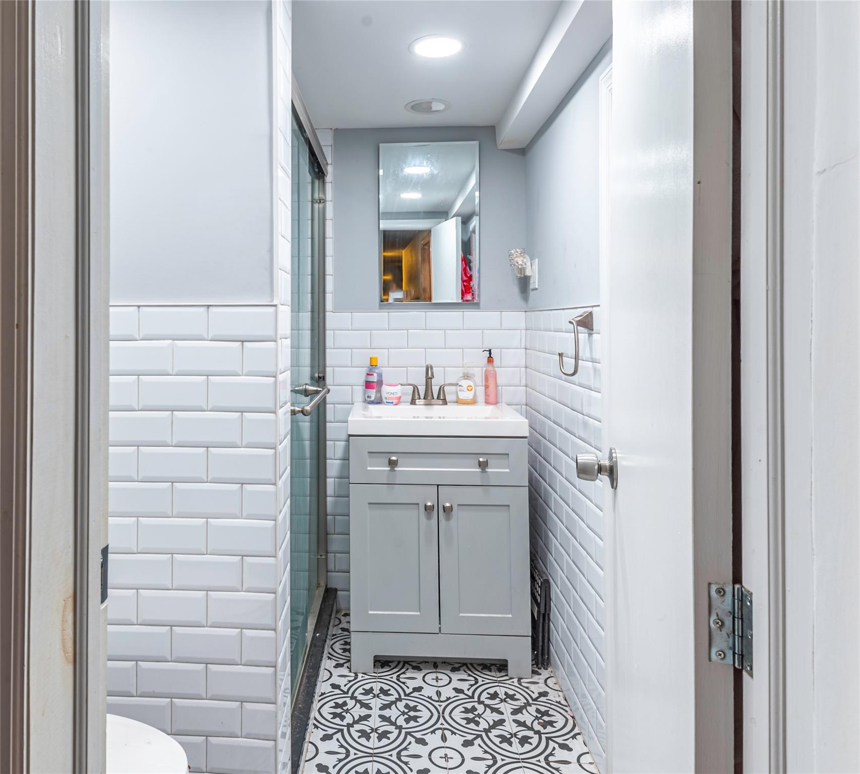 218-25 101 Avenue, Queens Village, NY 11429