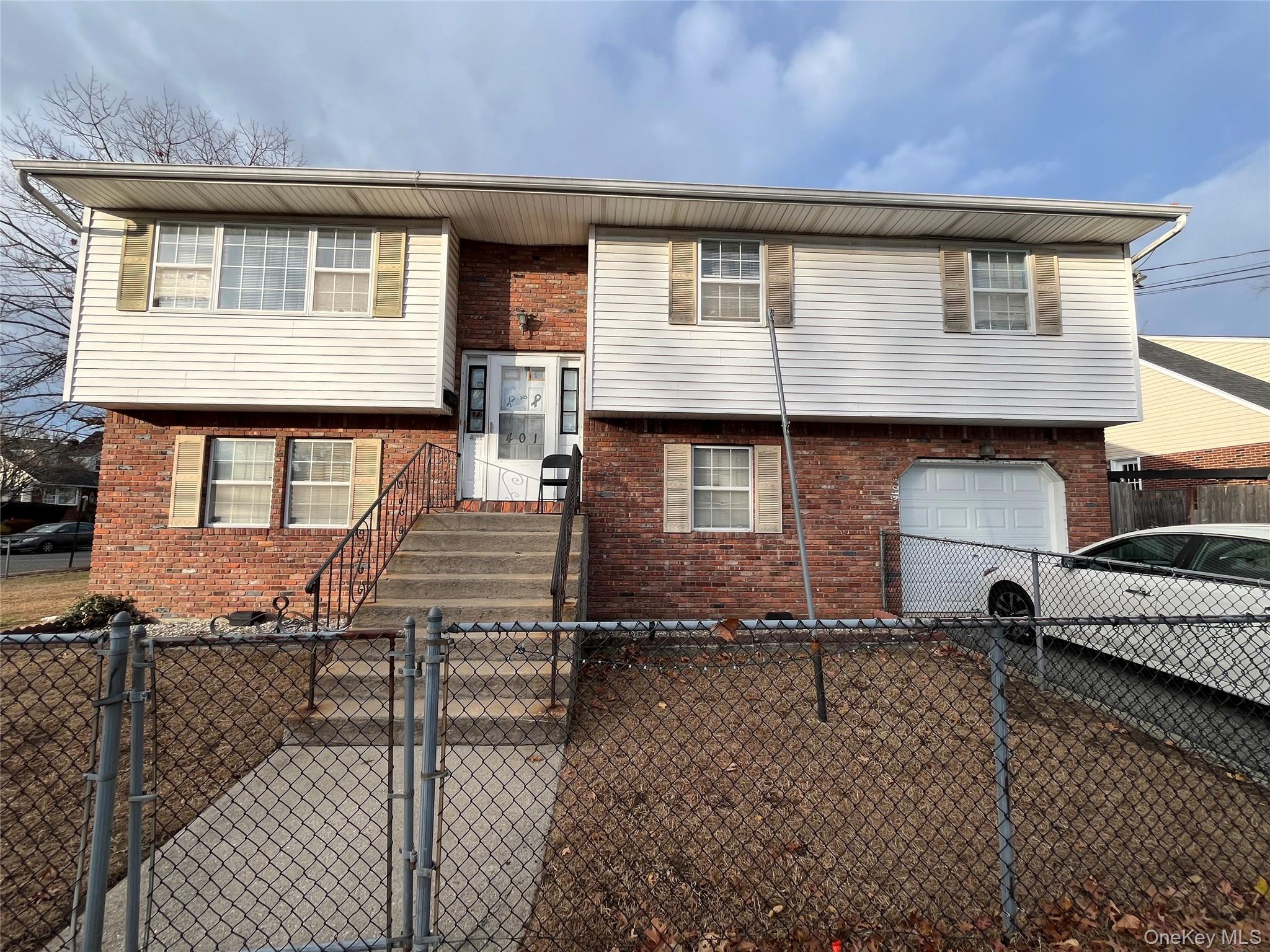 401 Dover, Westbury, NY 11590