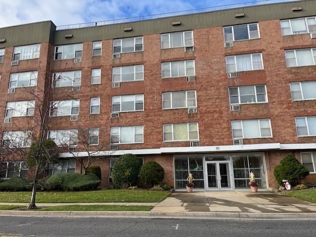 280 Guy Lombardo Avenue # 5G, Freeport, NY 11520