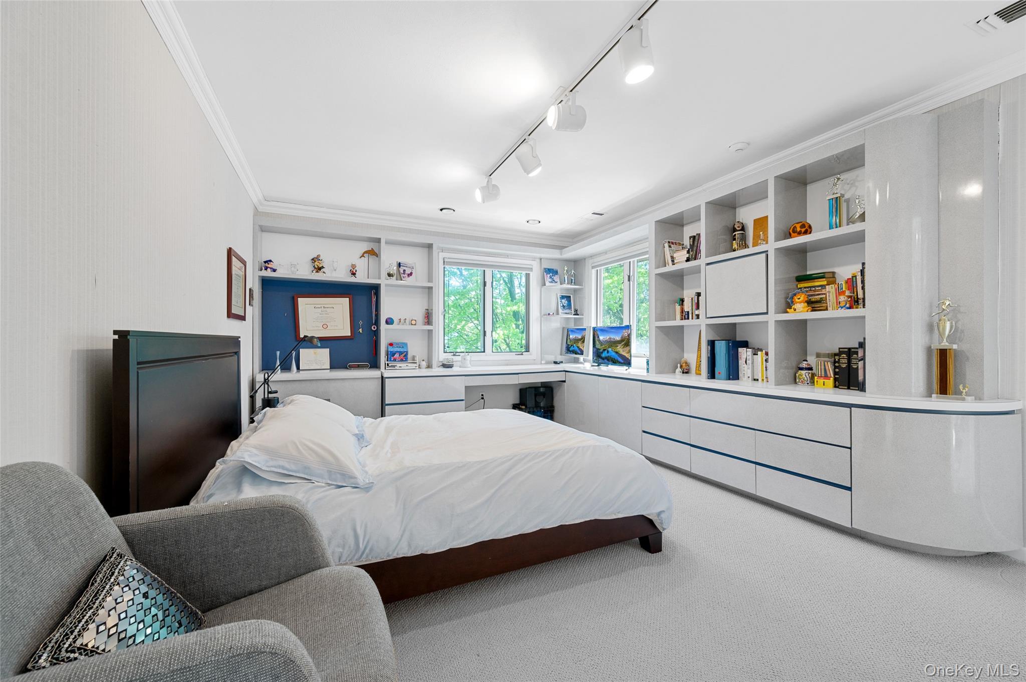 45 Bristol Drive, Manhasset, NY 11030