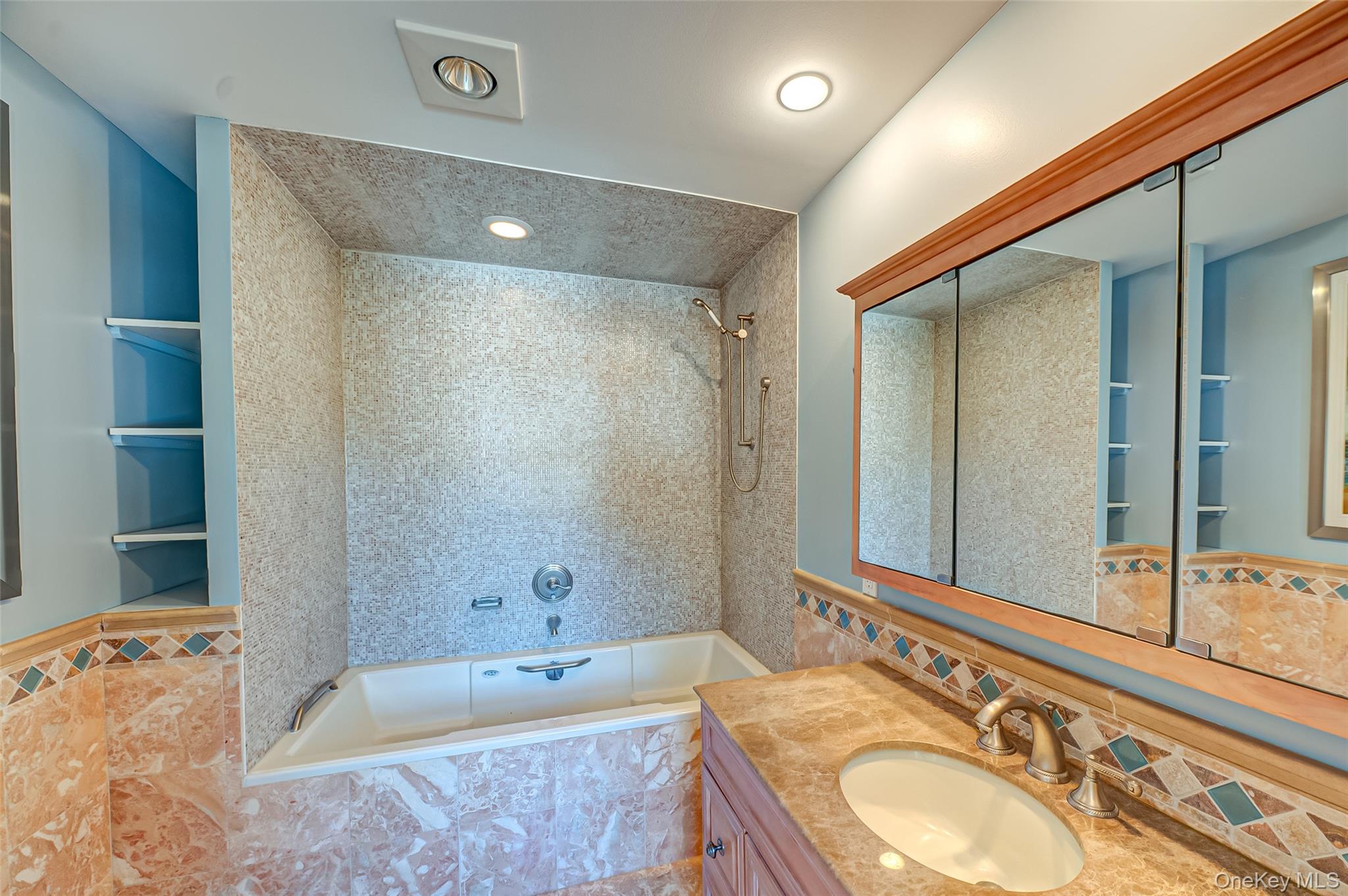 213 Maiden Lane, Port Jefferson, NY 11777