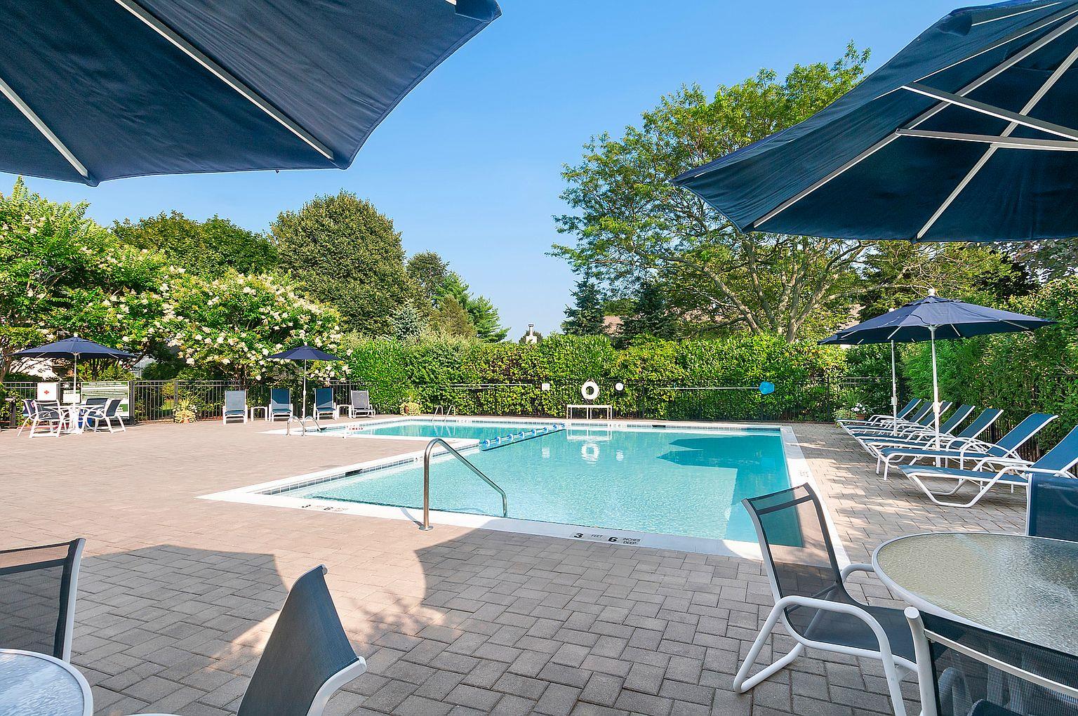 520 Hampton # 18, Southampton, NY 11968