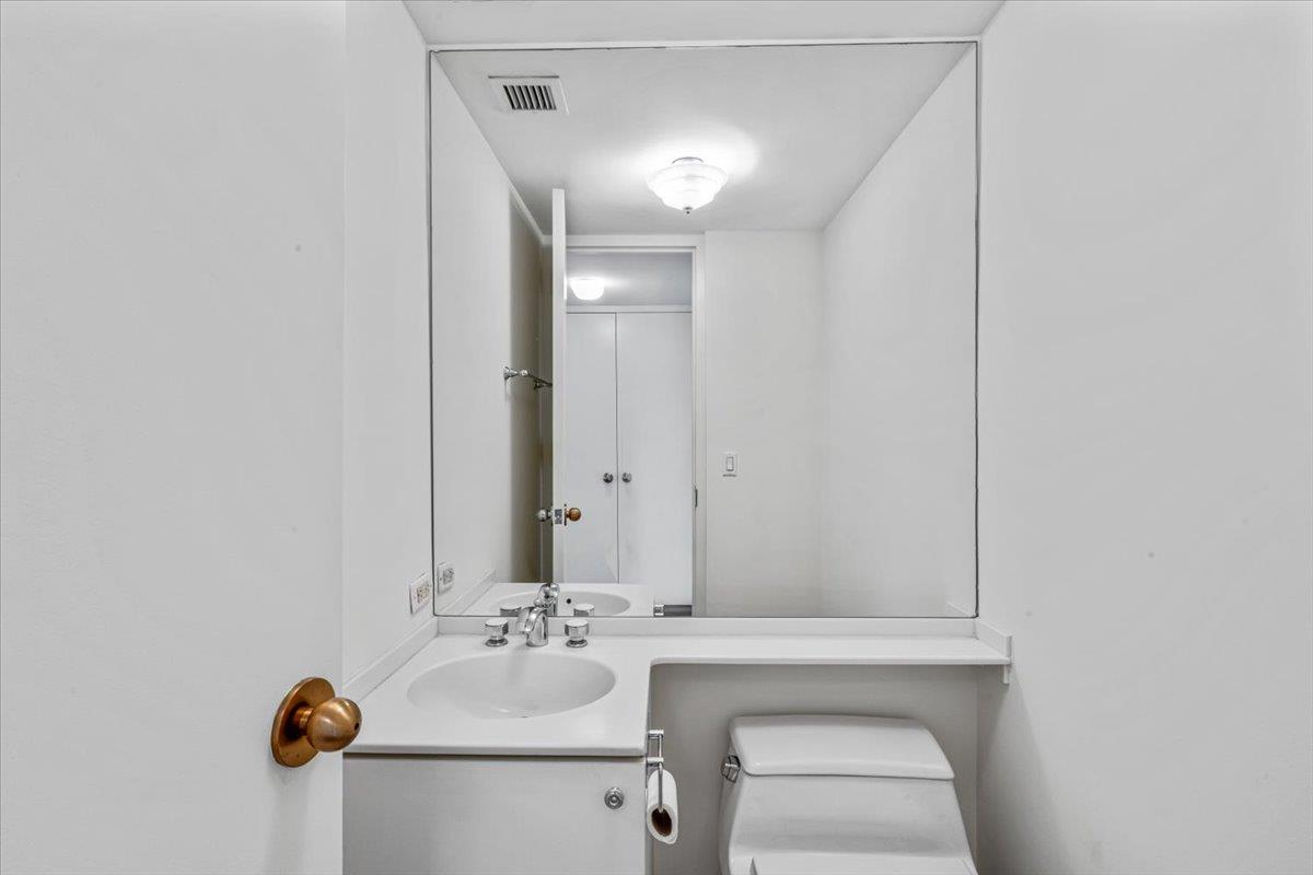 100 Hilton Avenue # 604, Garden City, NY 11530