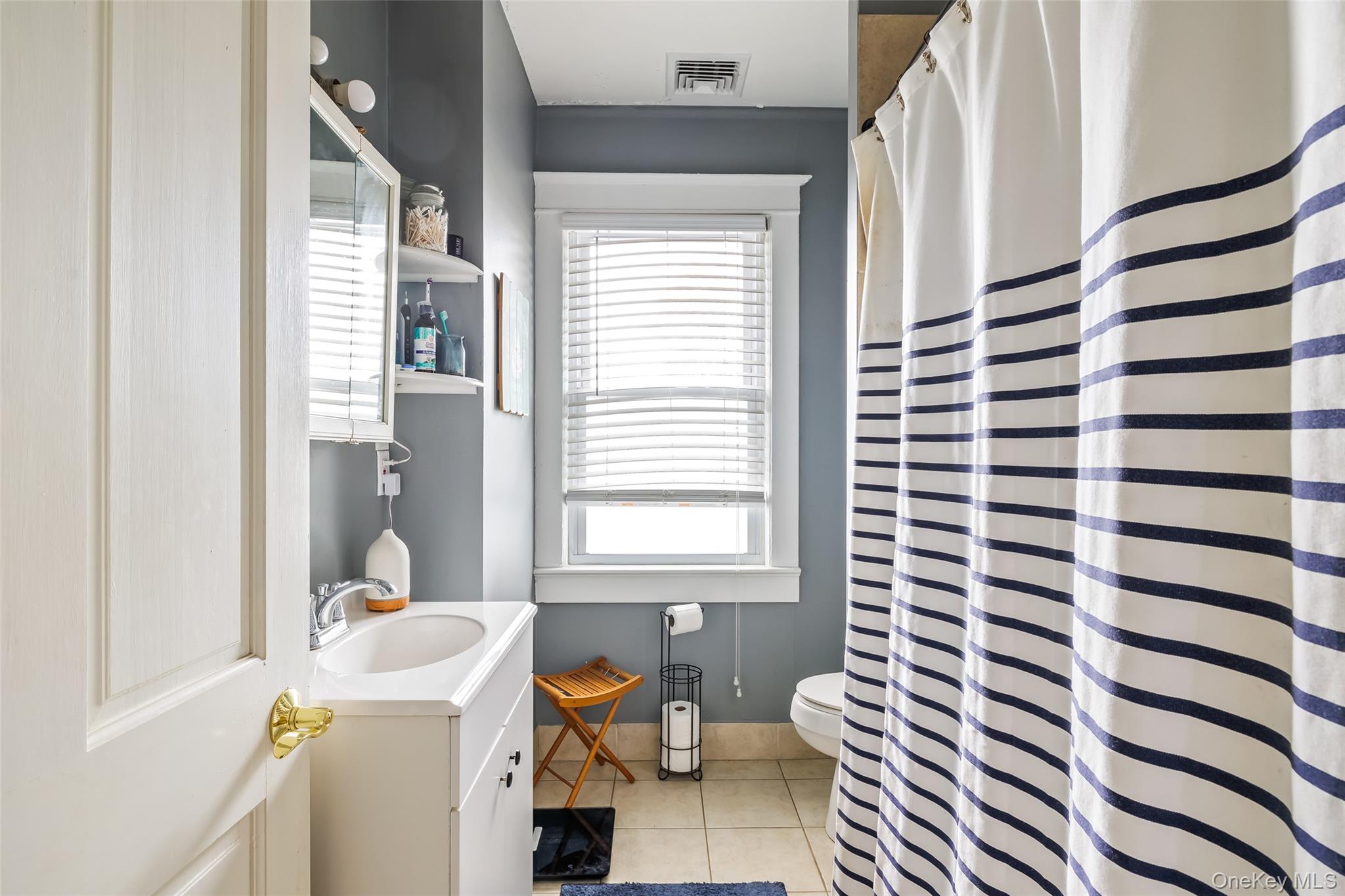 400 Lake Avenue, Saint James, NY 11780