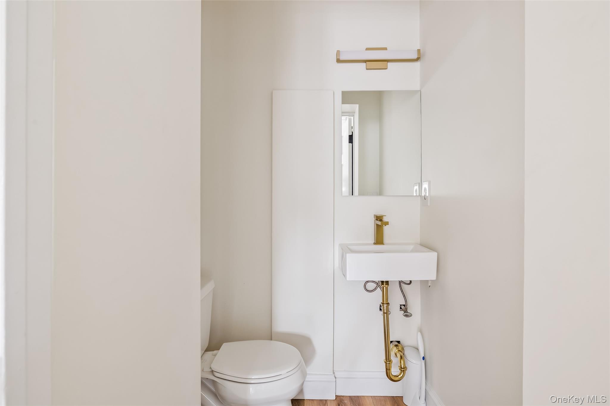 400 Lake Avenue, Saint James, NY 11780