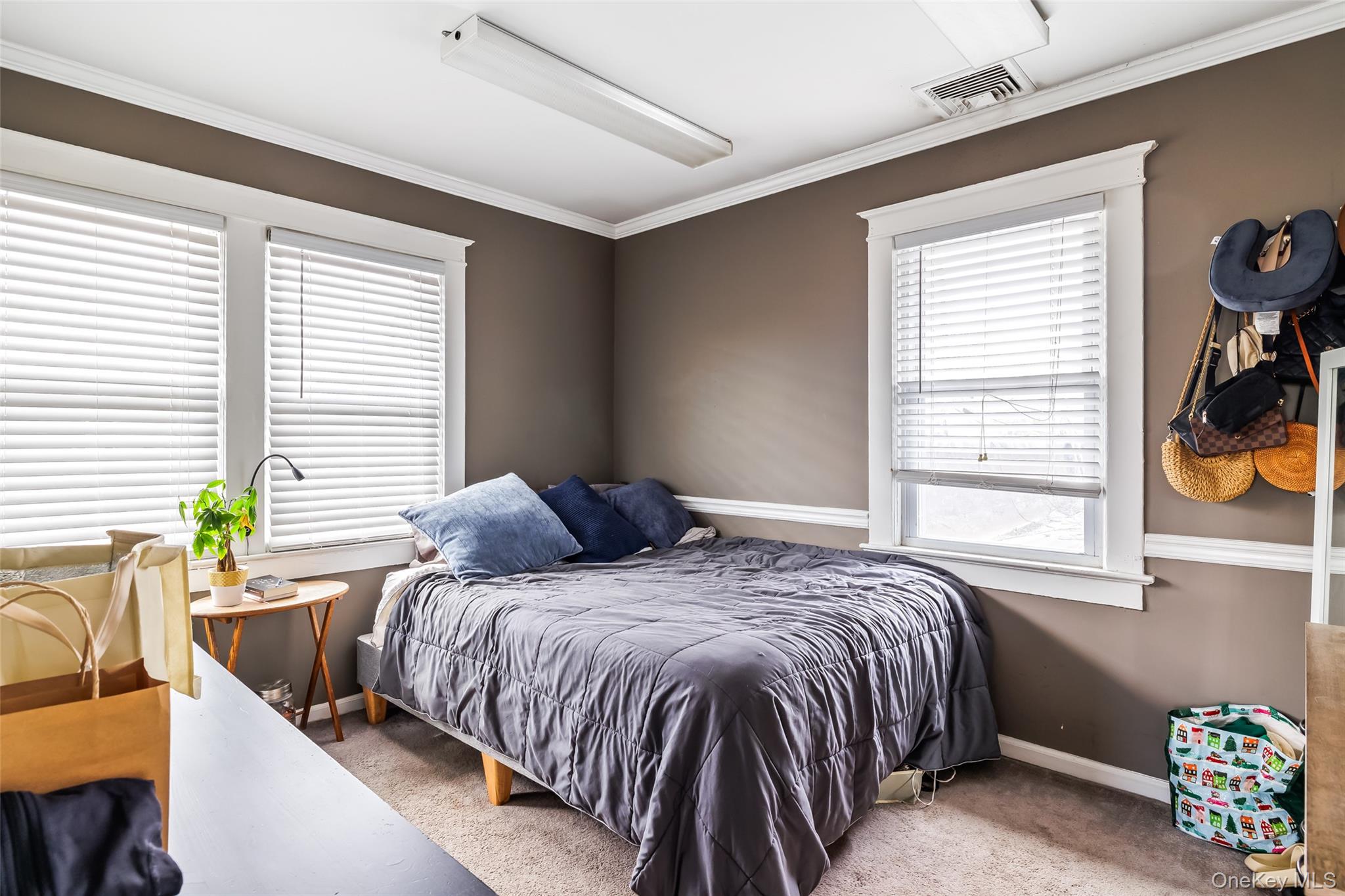 400 Lake Avenue, Saint James, NY 11780