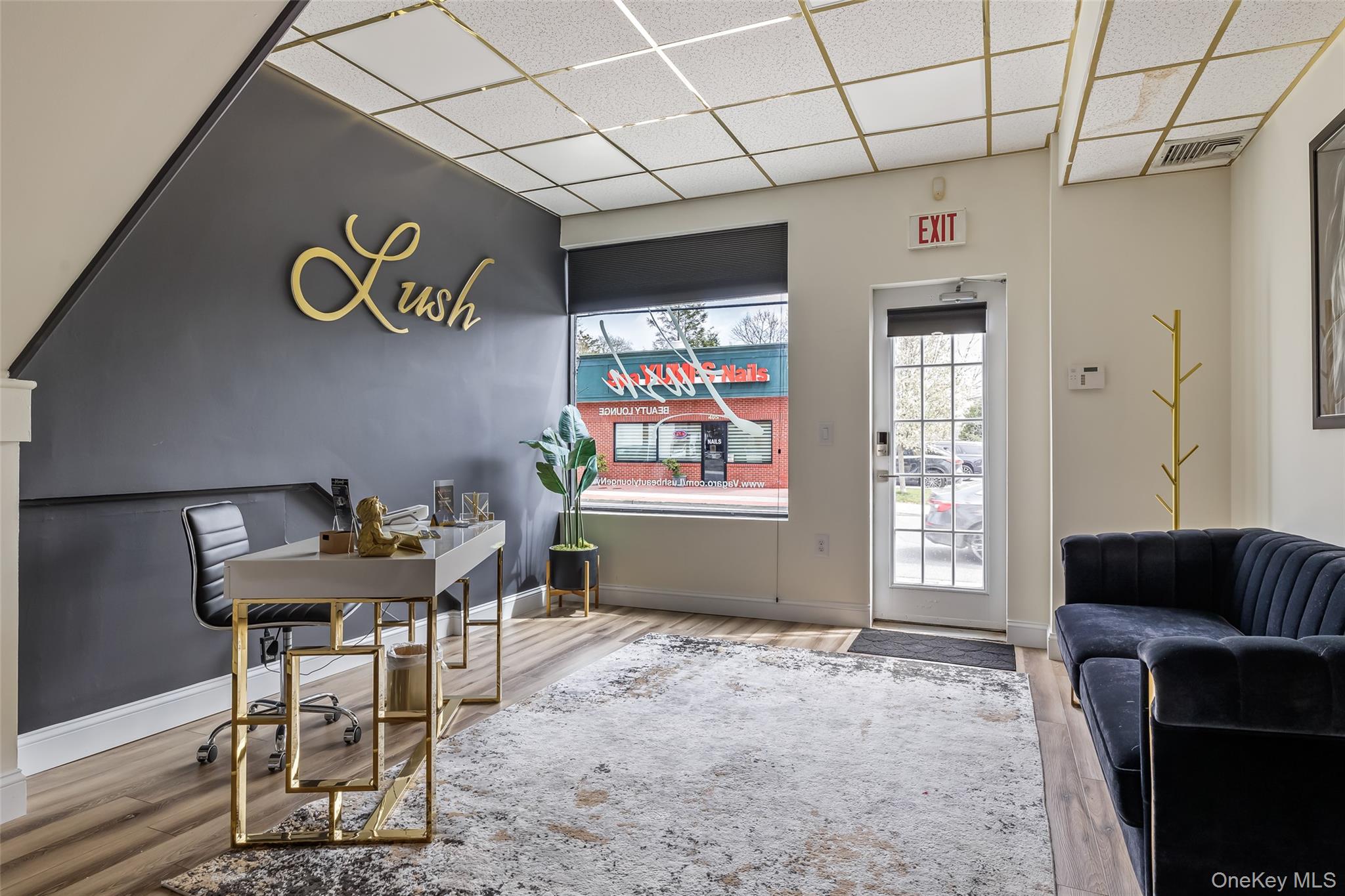 400 Lake Avenue, Saint James, NY 11780