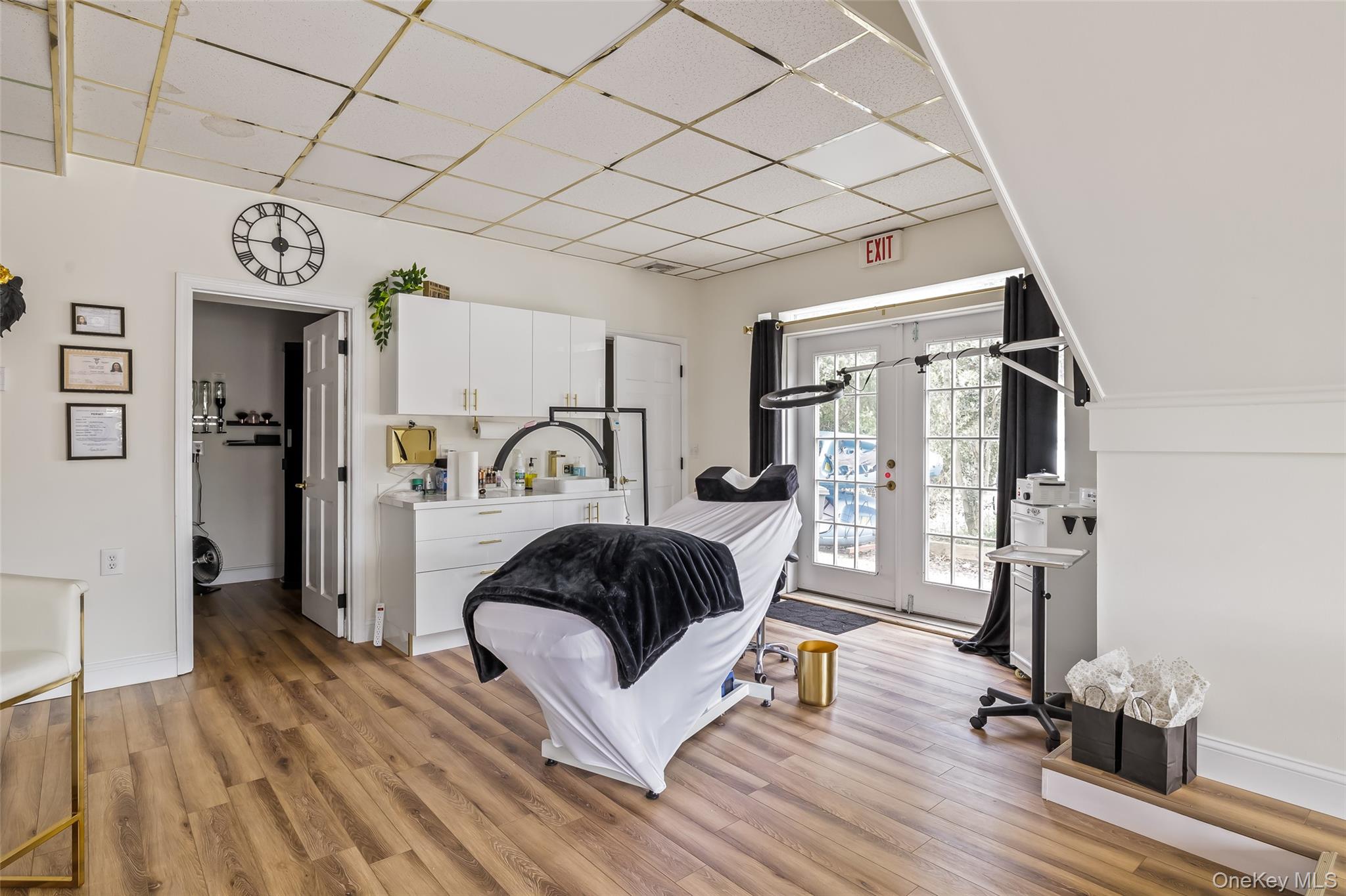 400 Lake Avenue, Saint James, NY 11780