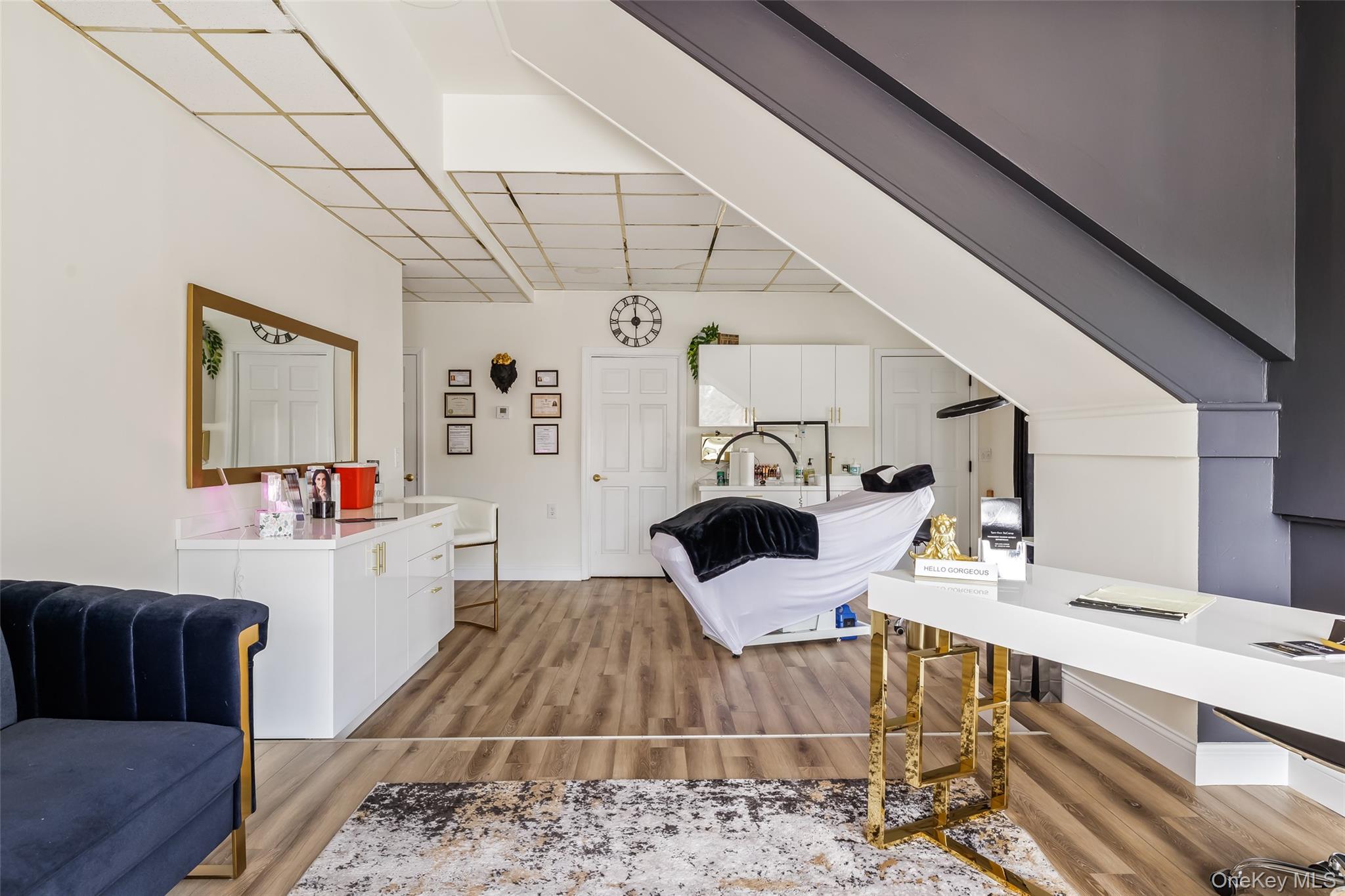 400 Lake Avenue, Saint James, NY 11780