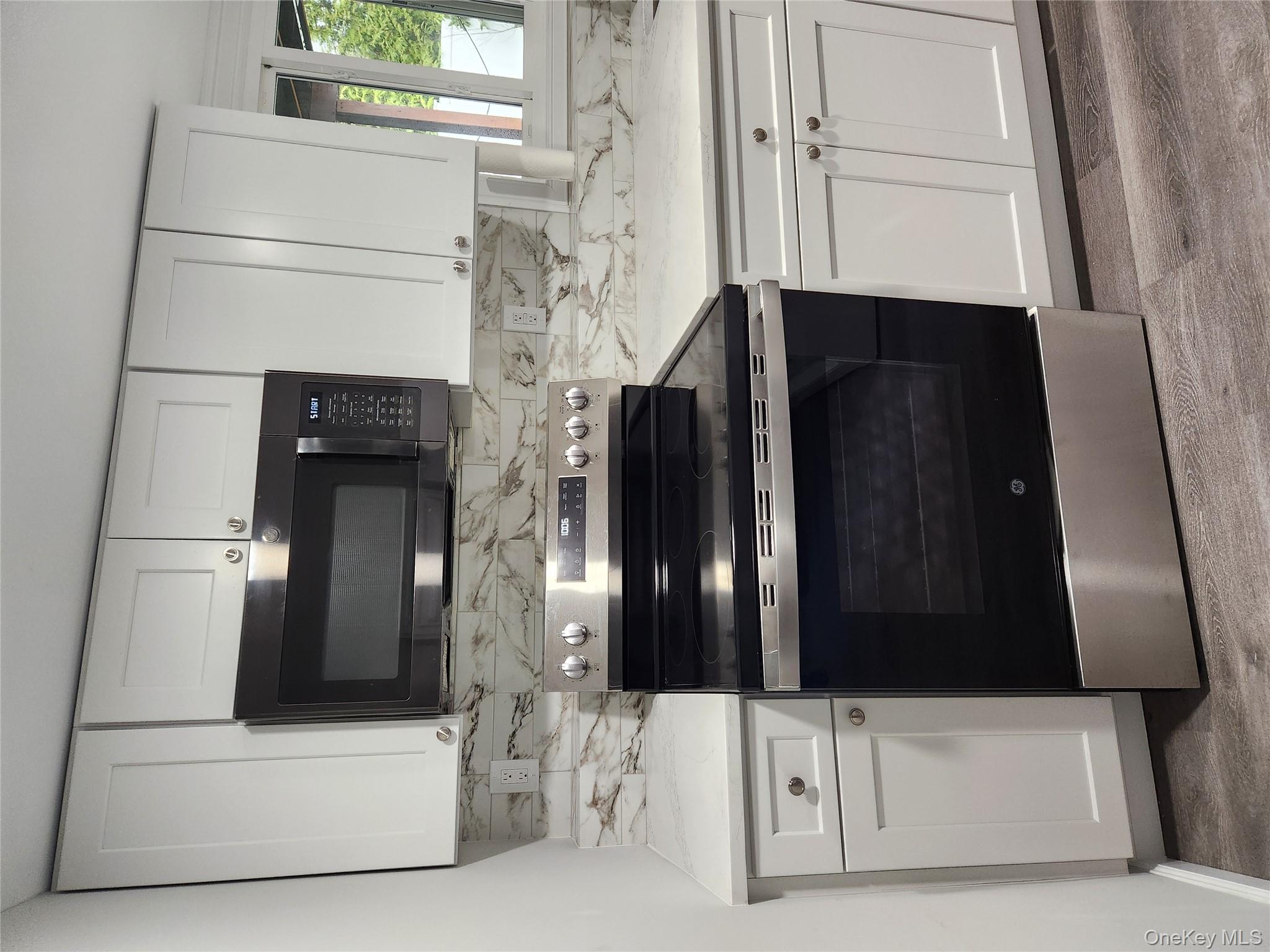 27 Estates Lane, Shoreham, NY 11786