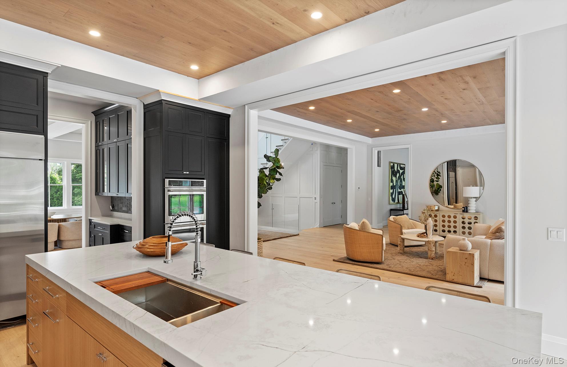 2524 Noyack Rd, Sag Harbor, NY 11963