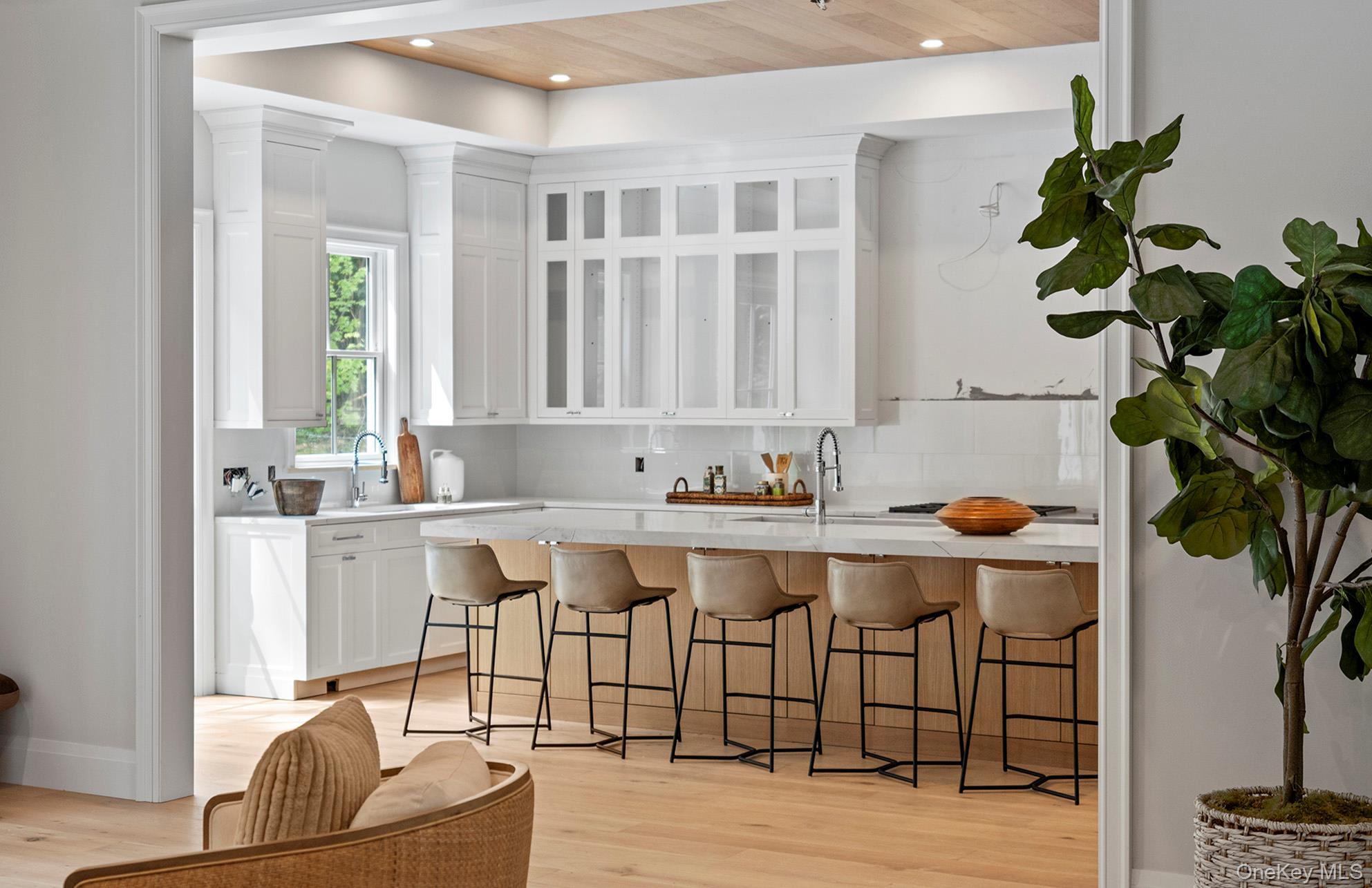 2524 Noyack Rd, Sag Harbor, NY 11963