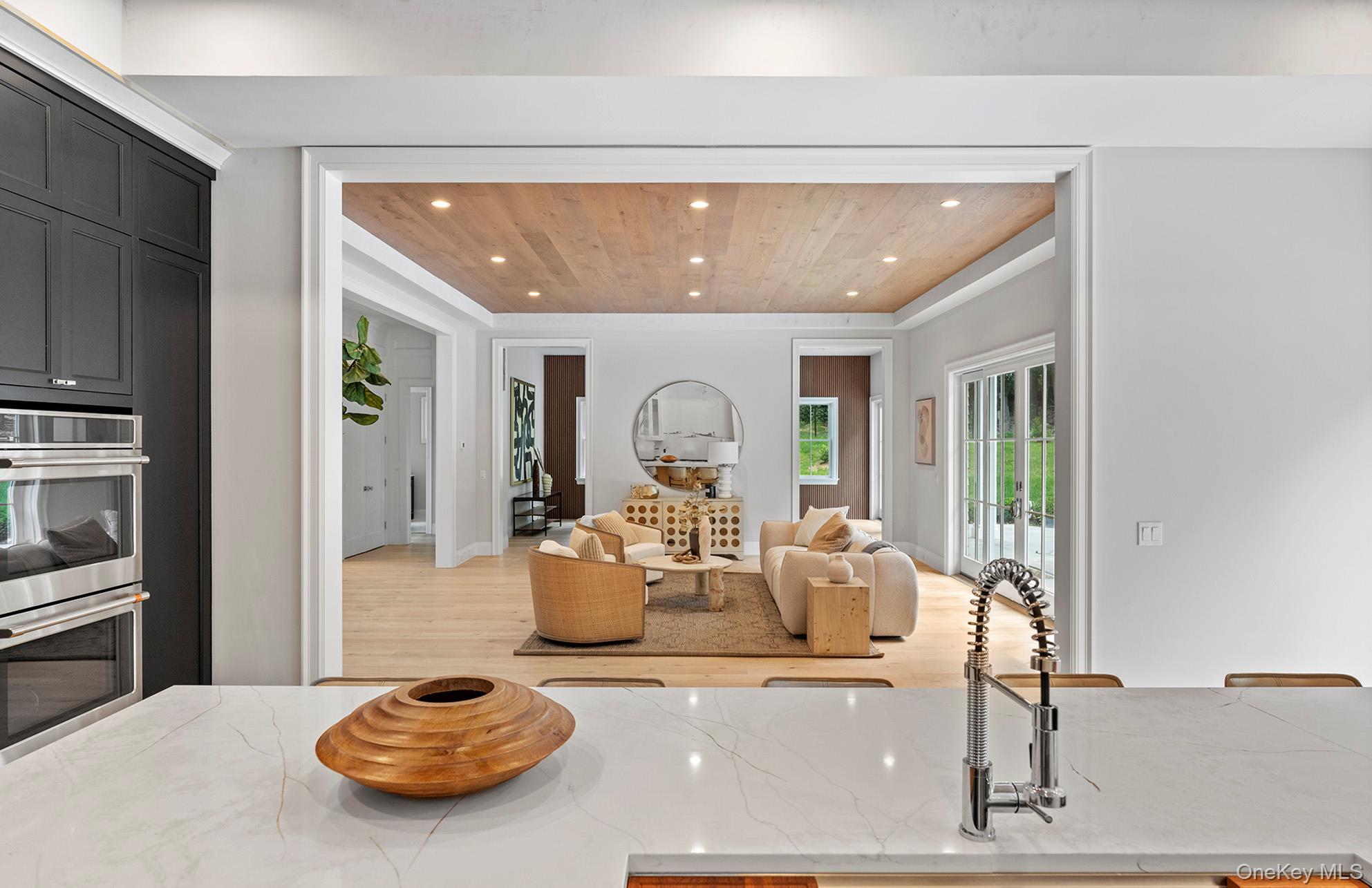 2524 Noyack Rd, Sag Harbor, NY 11963