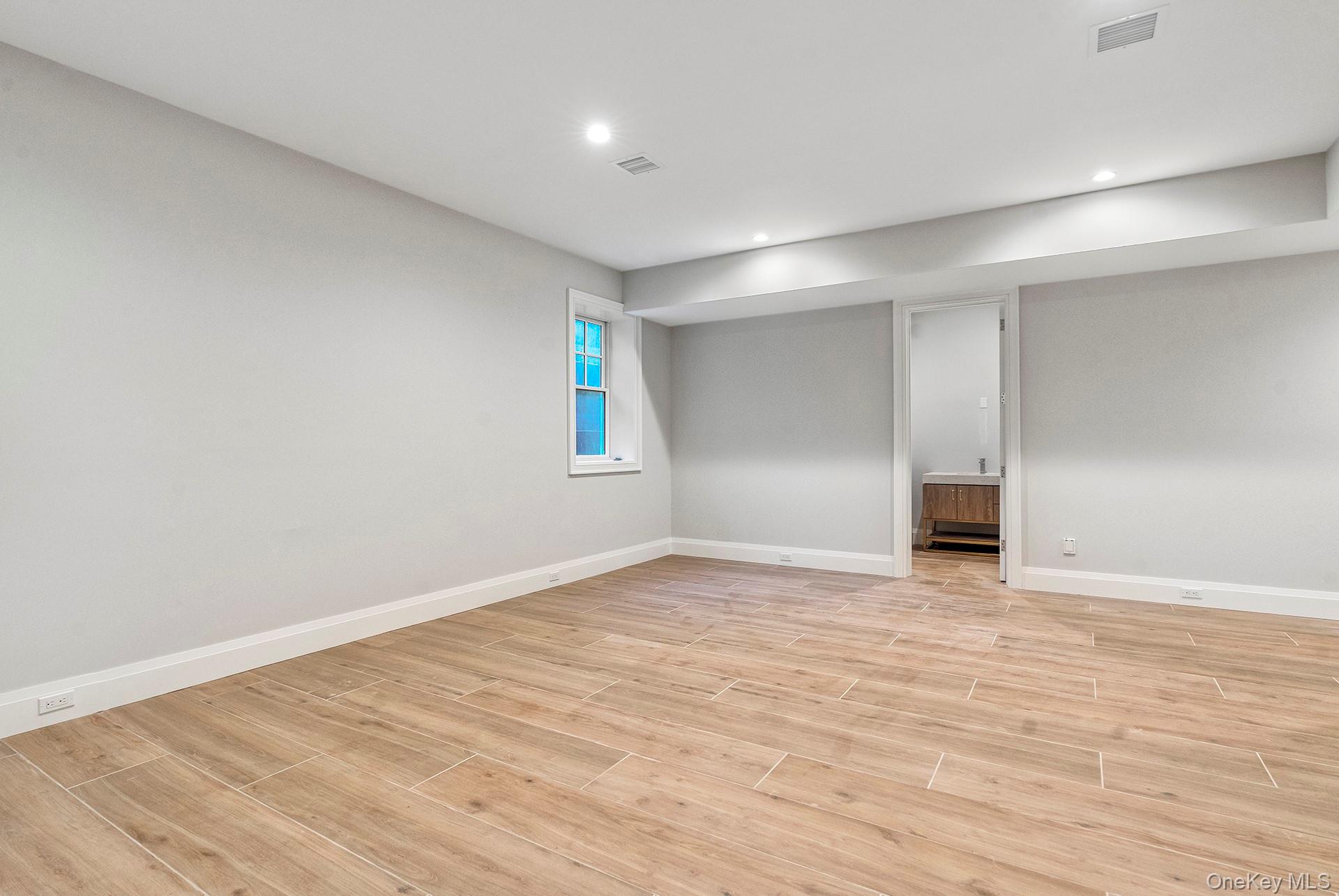 2524 Noyack Rd, Sag Harbor, NY 11963