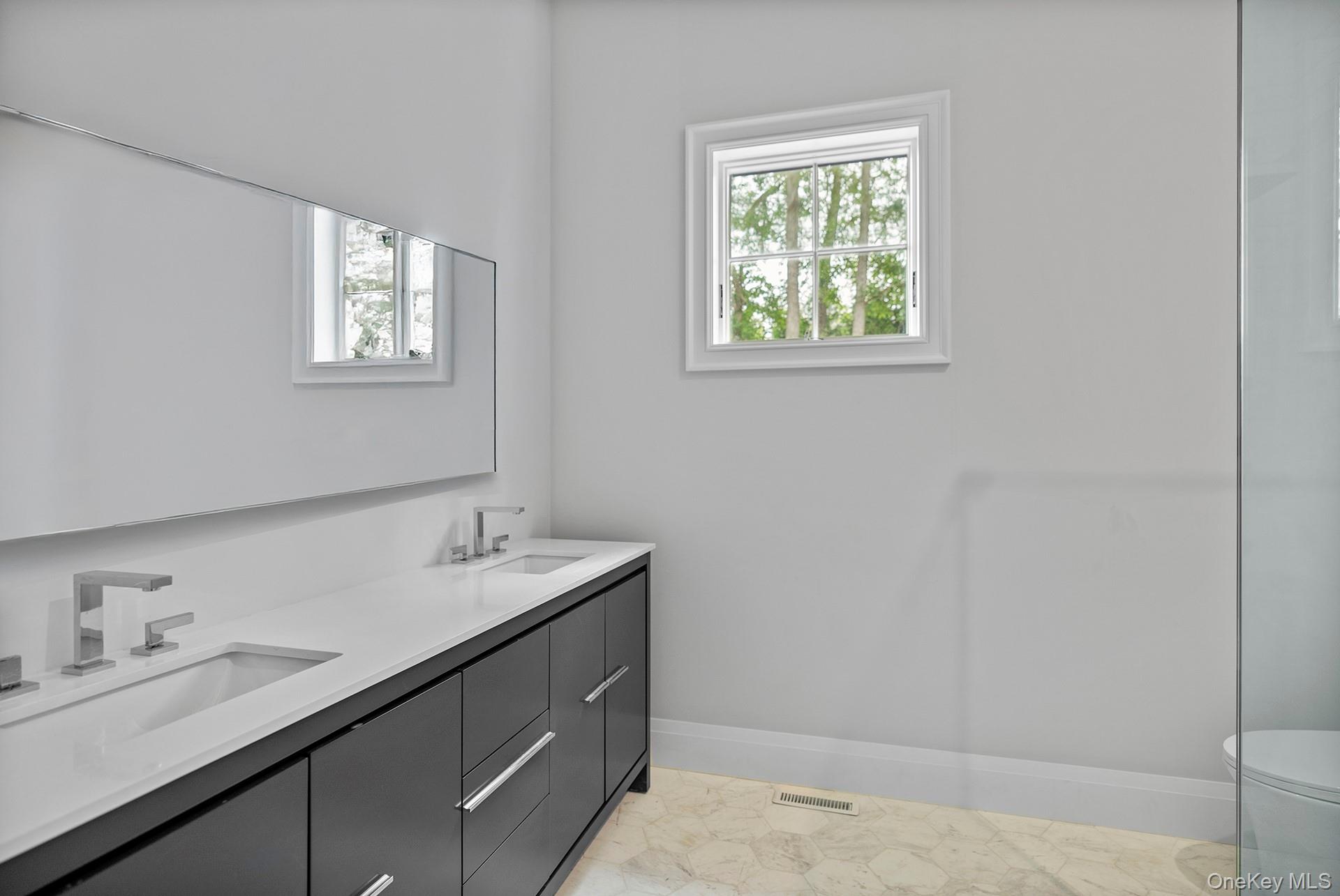 2524 Noyack Rd, Sag Harbor, NY 11963