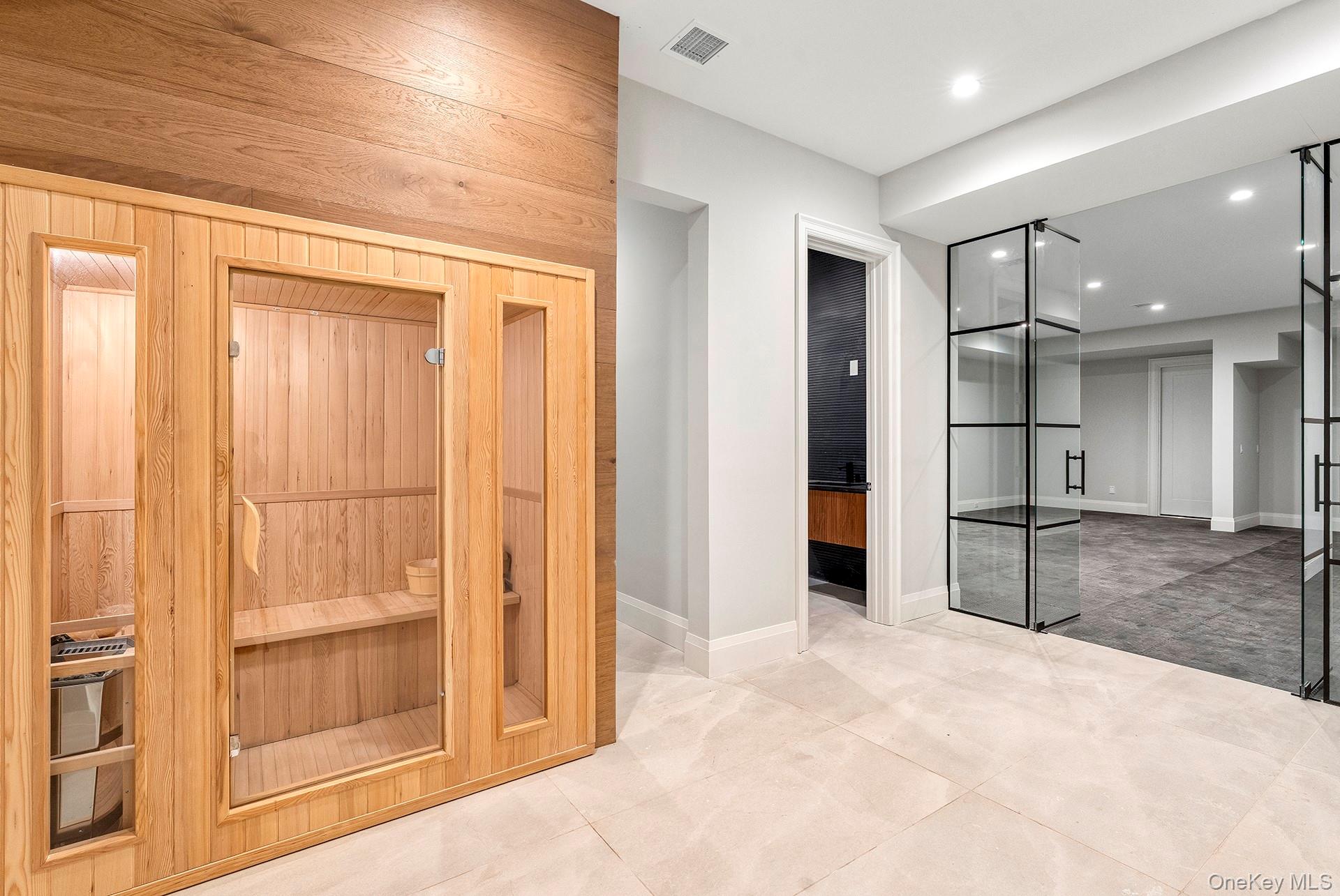 2524 Noyack Rd, Sag Harbor, NY 11963