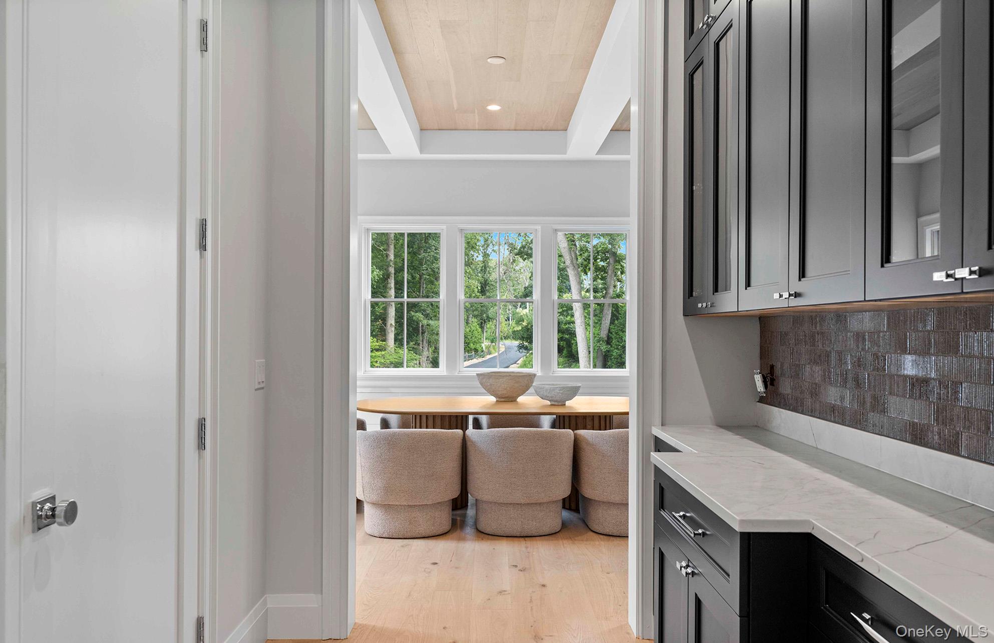 2524 Noyack Rd, Sag Harbor, NY 11963