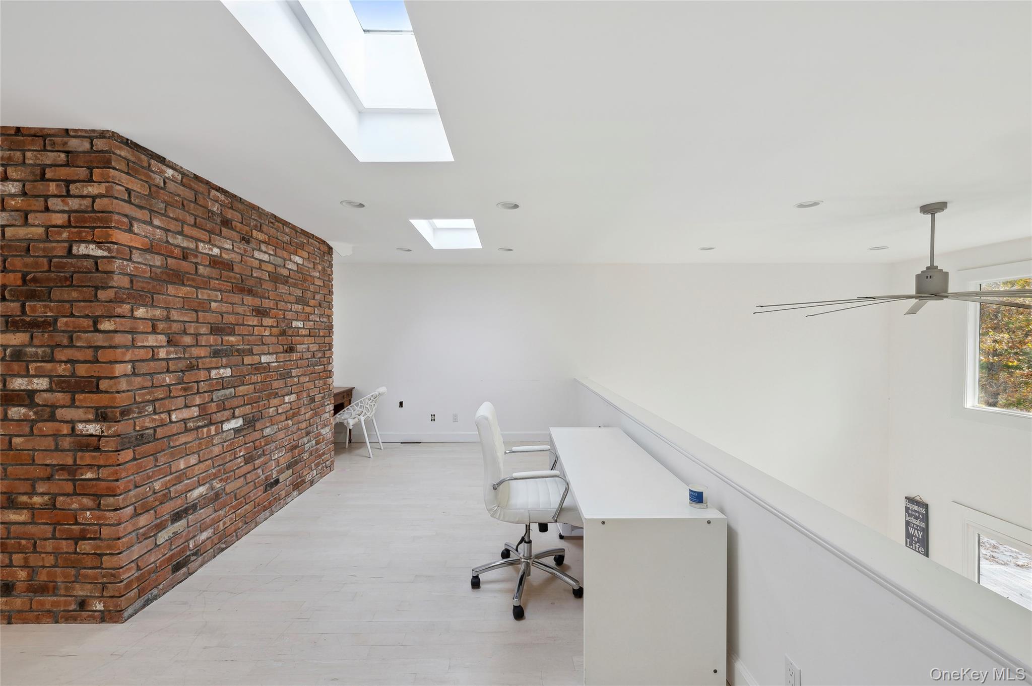 6 Woodland Way, Quogue, NY 11959