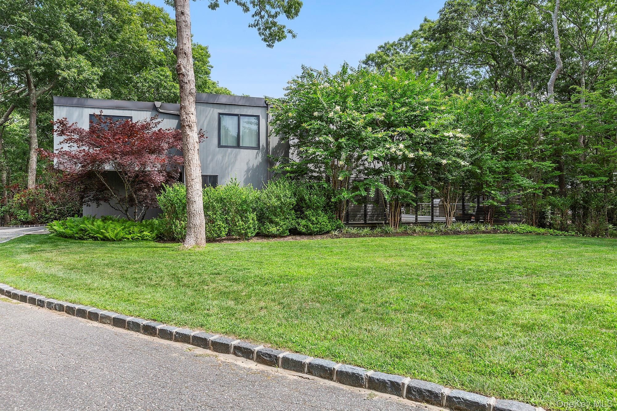 6 Woodland Way, Quogue, NY 11959