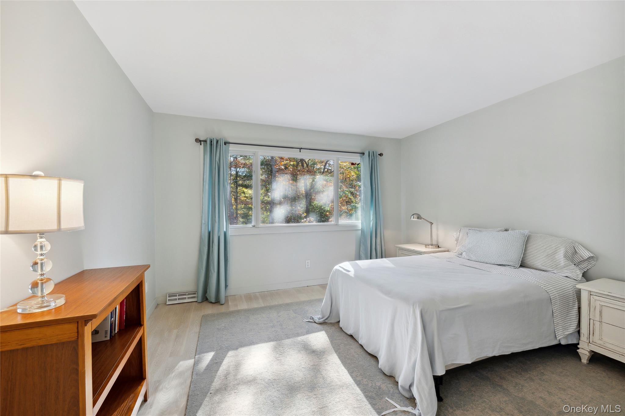 6 Woodland Way, Quogue, NY 11959