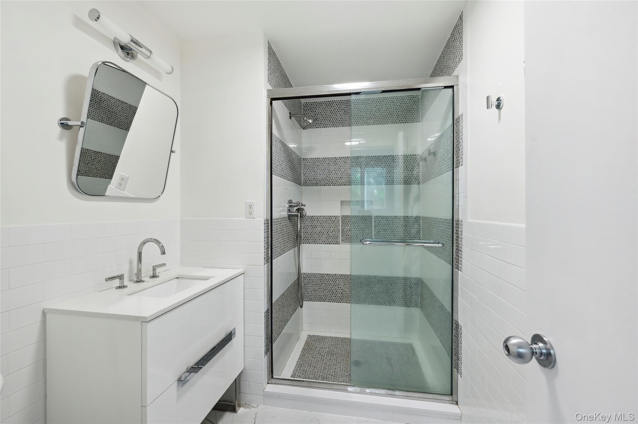 6 Woodland Way, Quogue, NY 11959