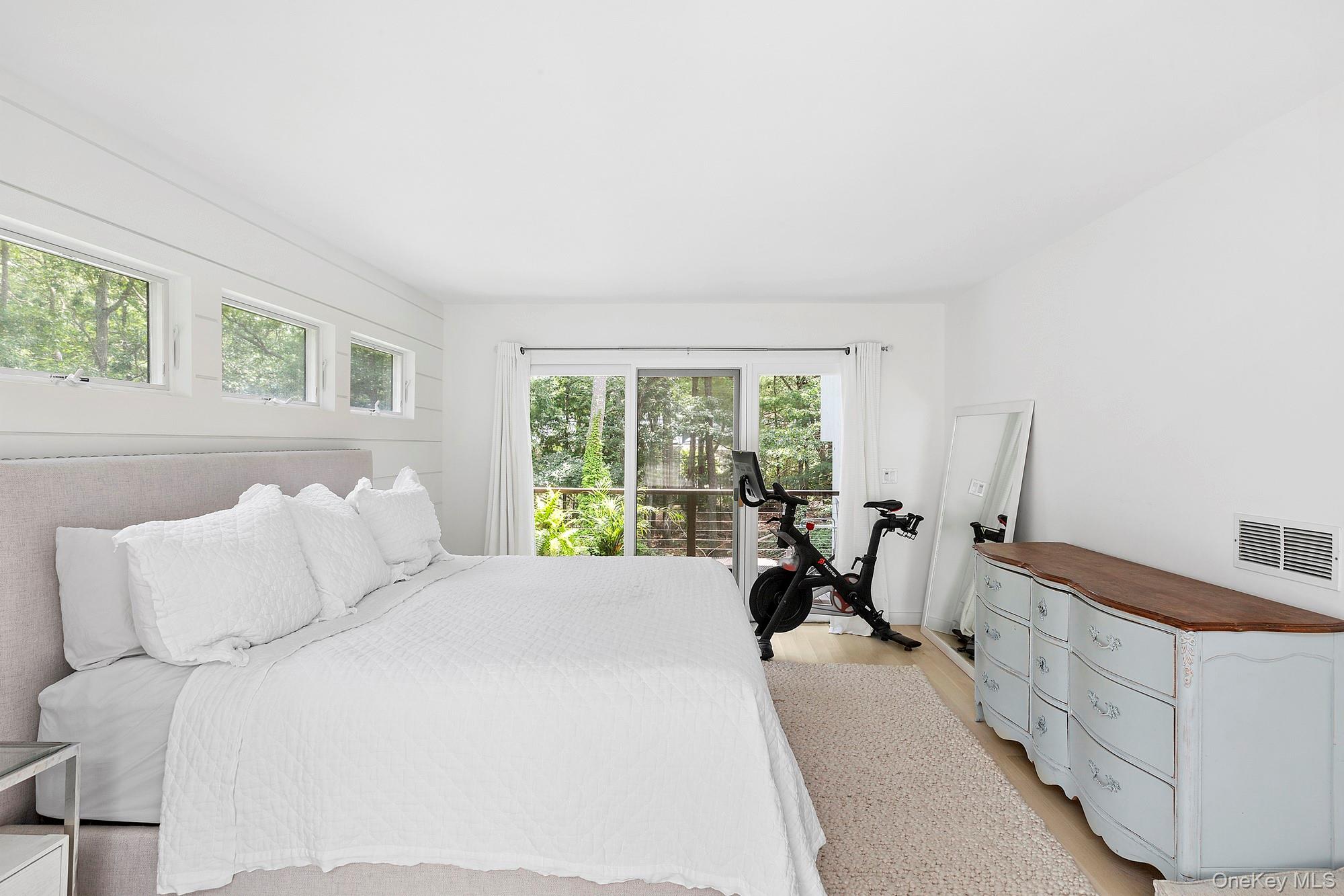 6 Woodland Way, Quogue, NY 11959