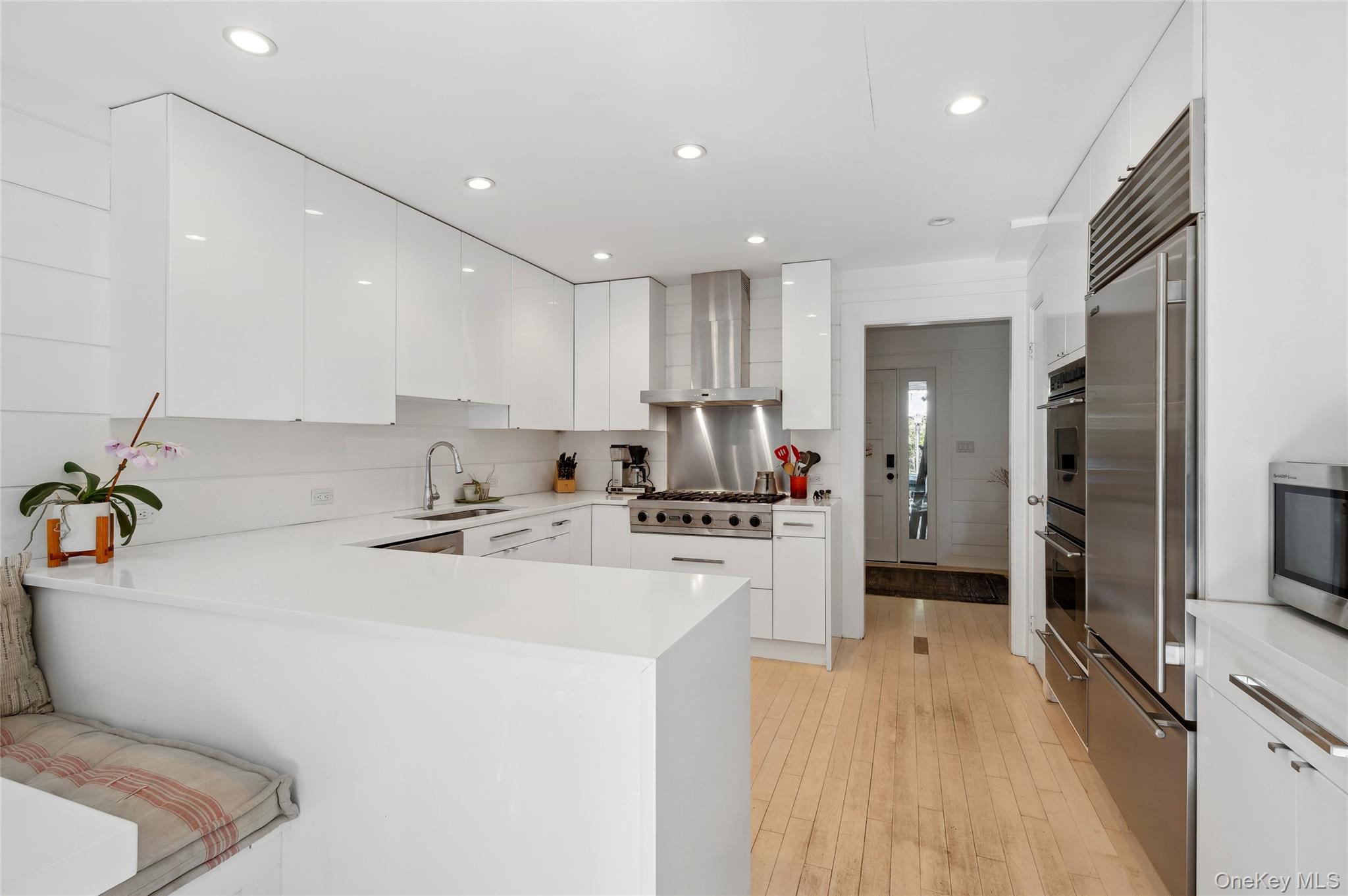 6 Woodland Way, Quogue, NY 11959