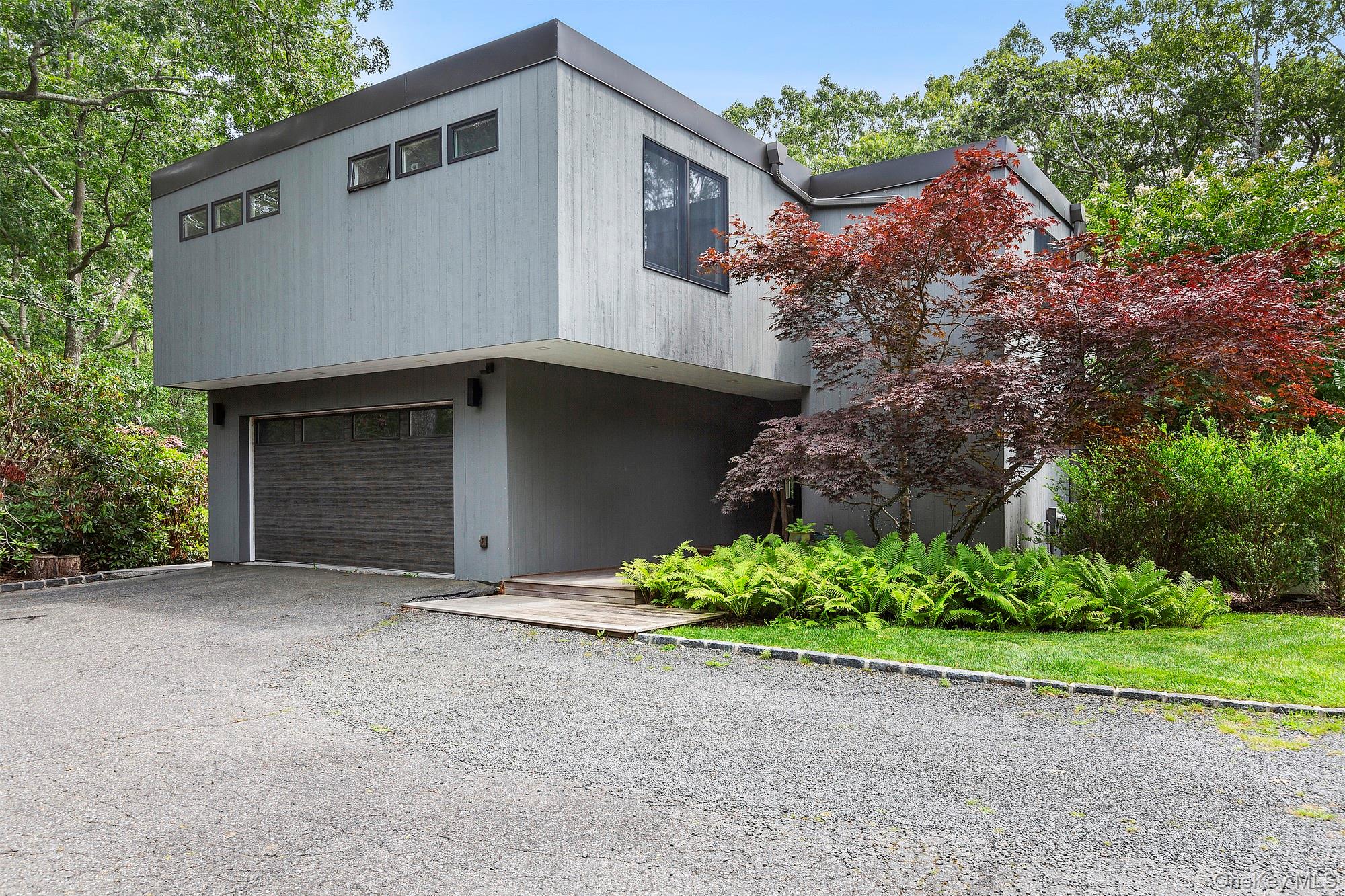 6 Woodland Way, Quogue, NY 11959