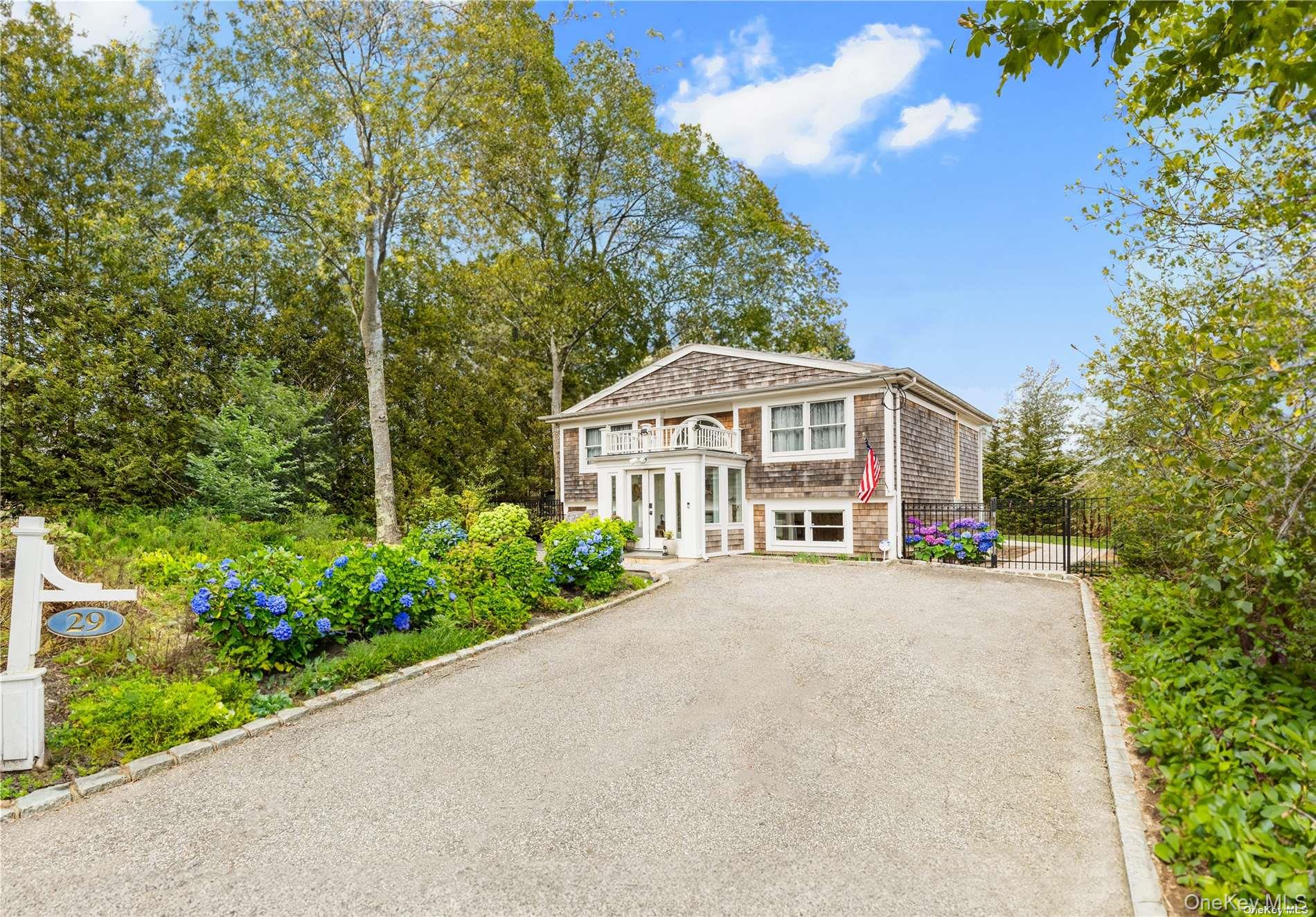 29 Missapoque Avenue, Southampton, NY 11968