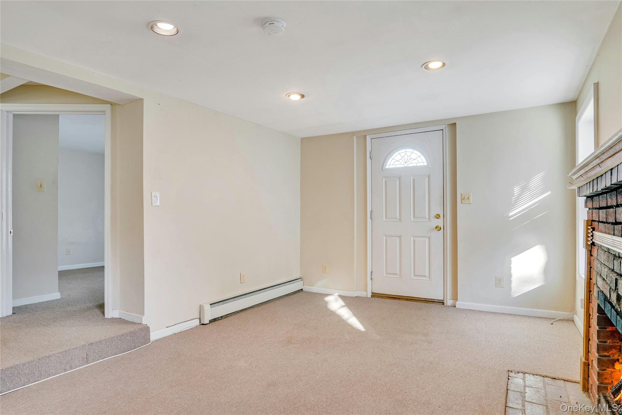 669 East Drive, Lindenhurst, NY 11757