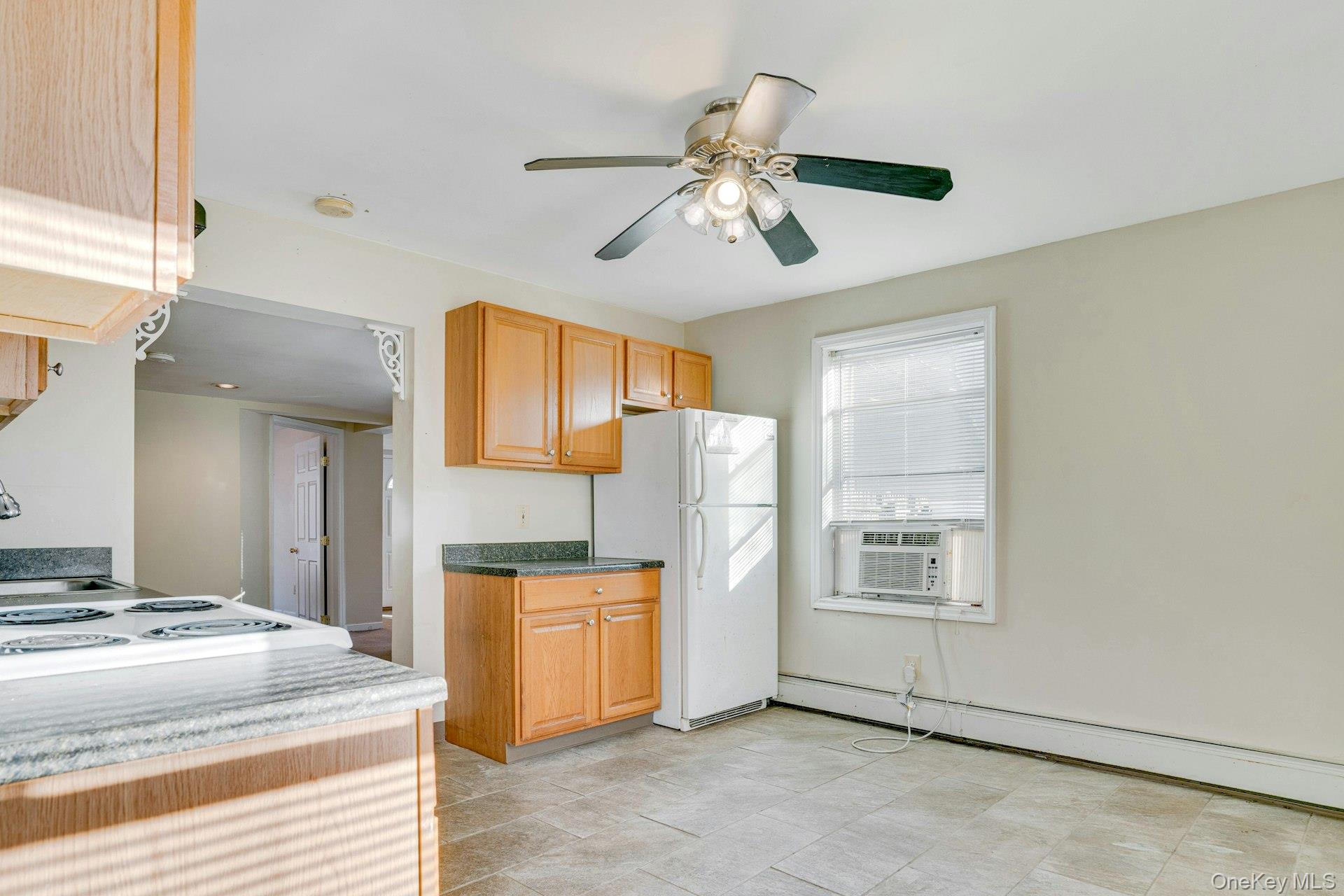 669 East Drive, Lindenhurst, NY 11757