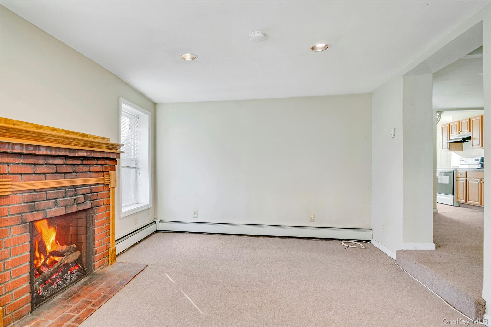 669 East Drive, Lindenhurst, NY 11757