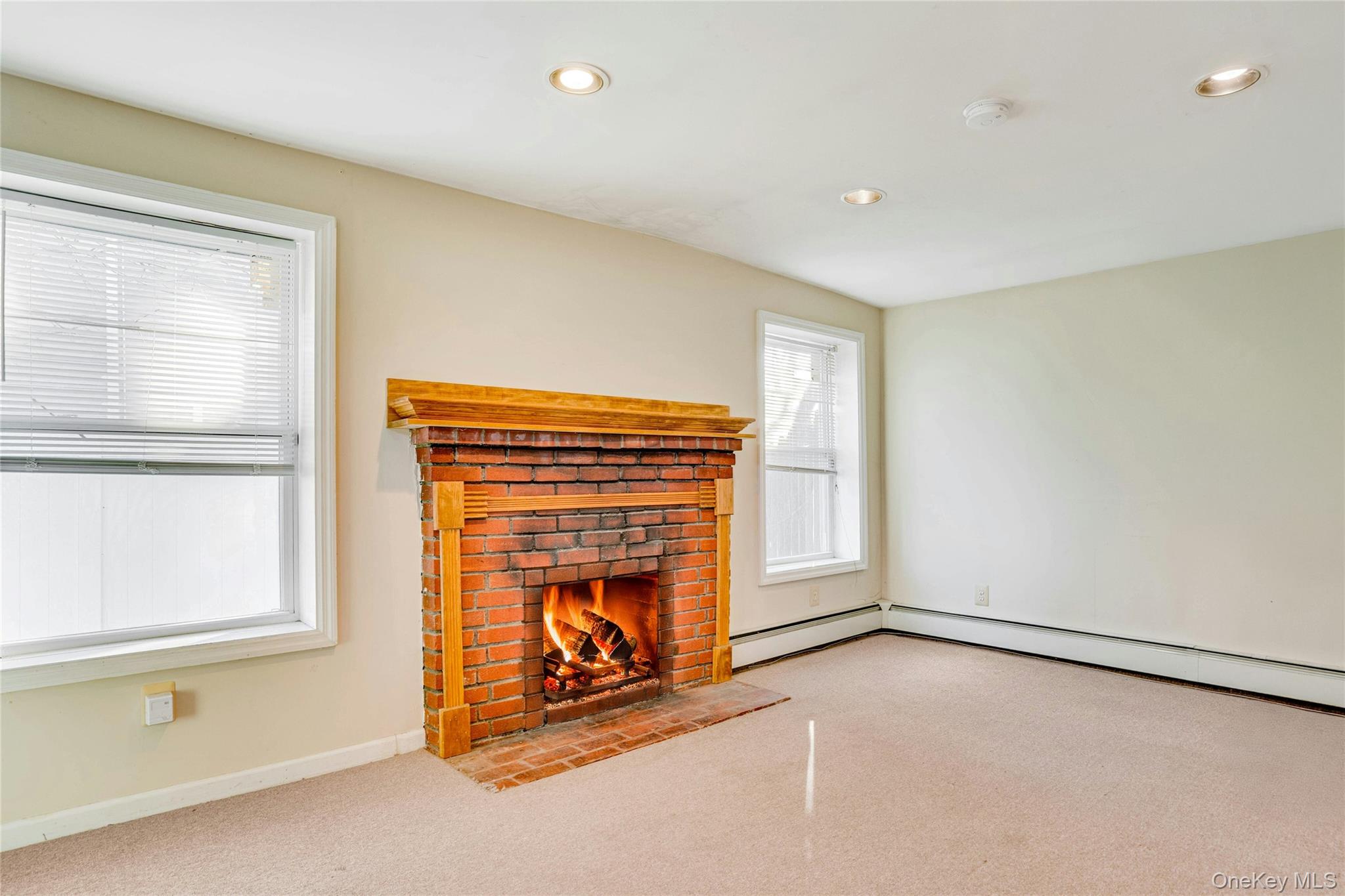 669 East Drive, Lindenhurst, NY 11757