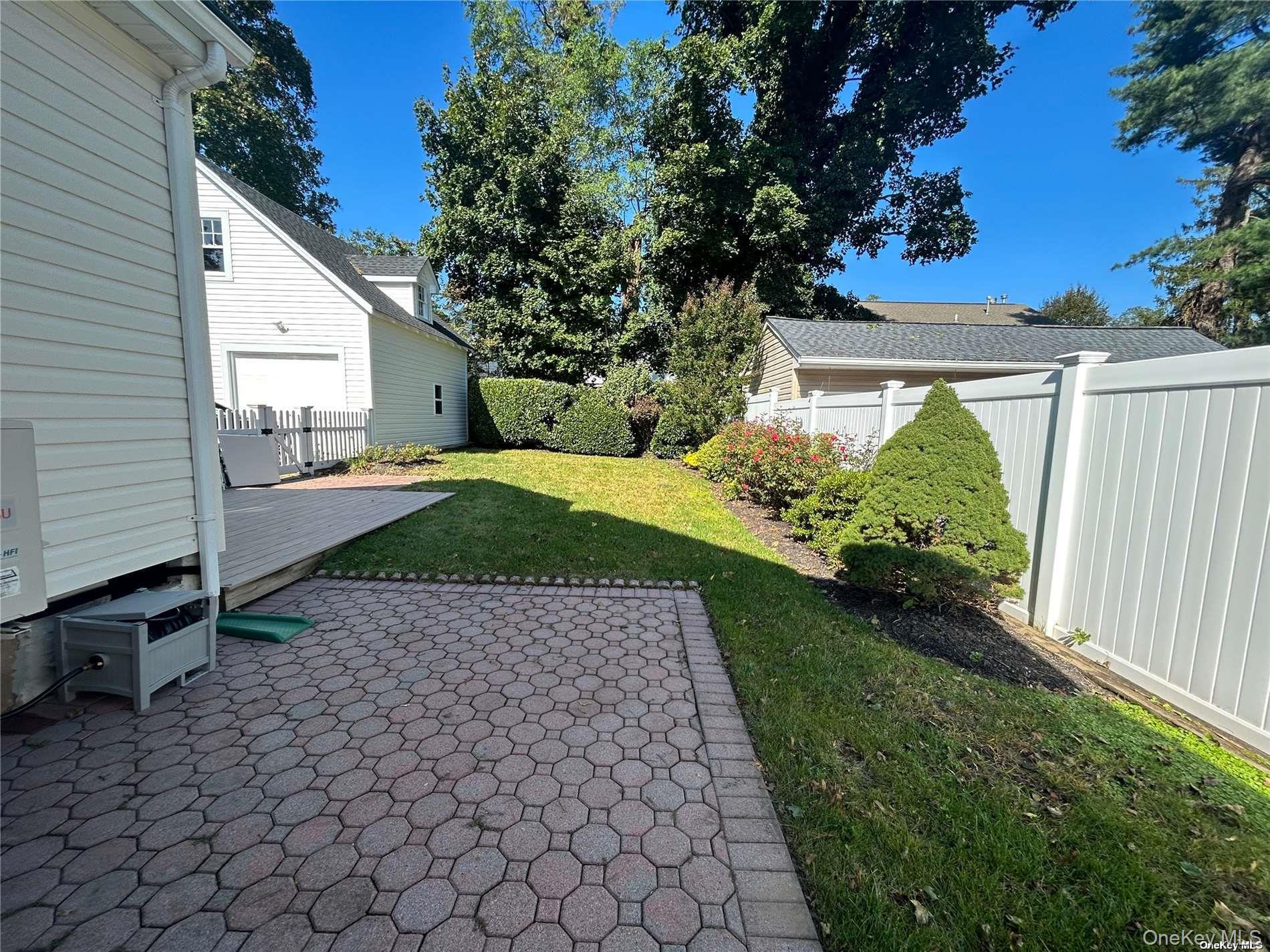 23 Locust Avenue, Bayville, NY 11709