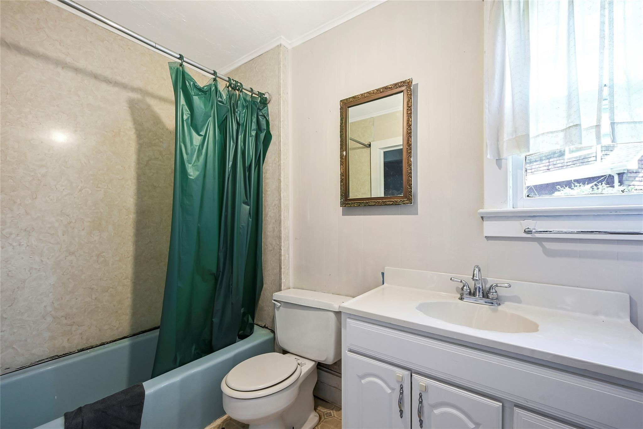 208 aka 685 Knapp PLace, Greenport, NY 11944