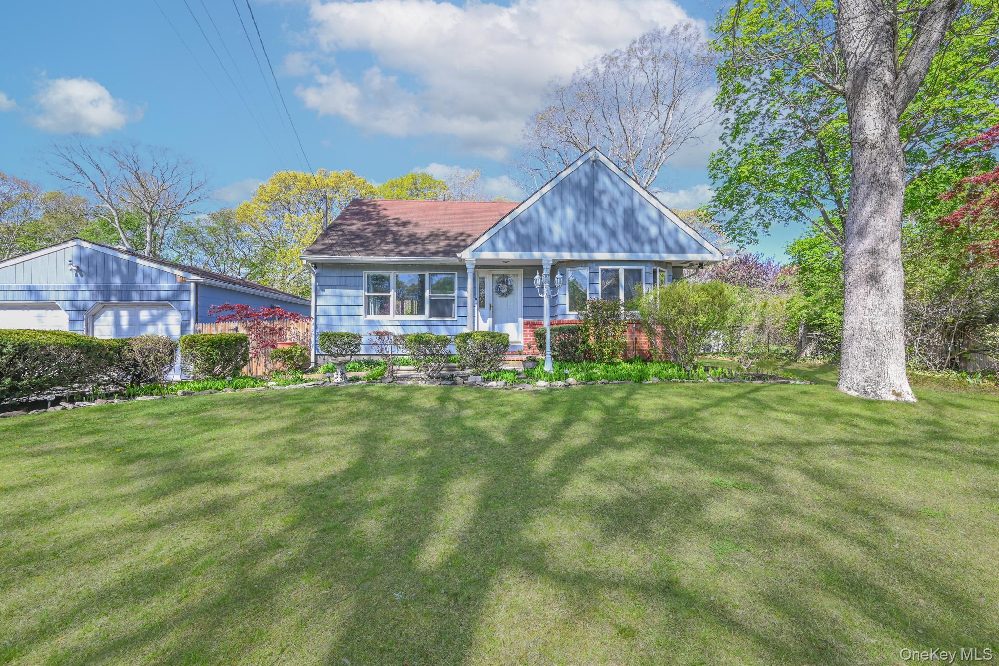 86 Abinet Ct, Selden, NY 11784