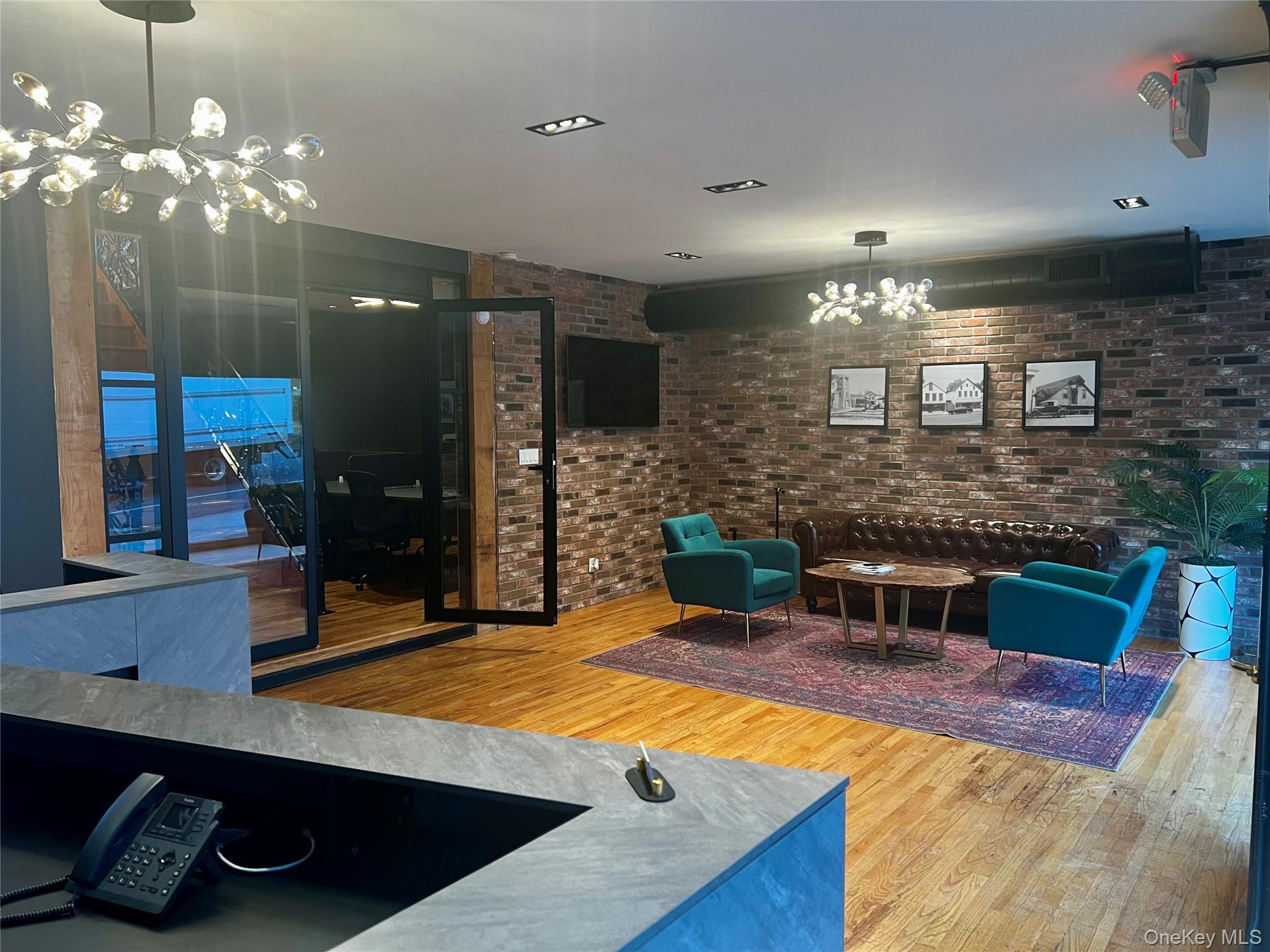 1515 Old Northern Blvd, Roslyn, NY 11576